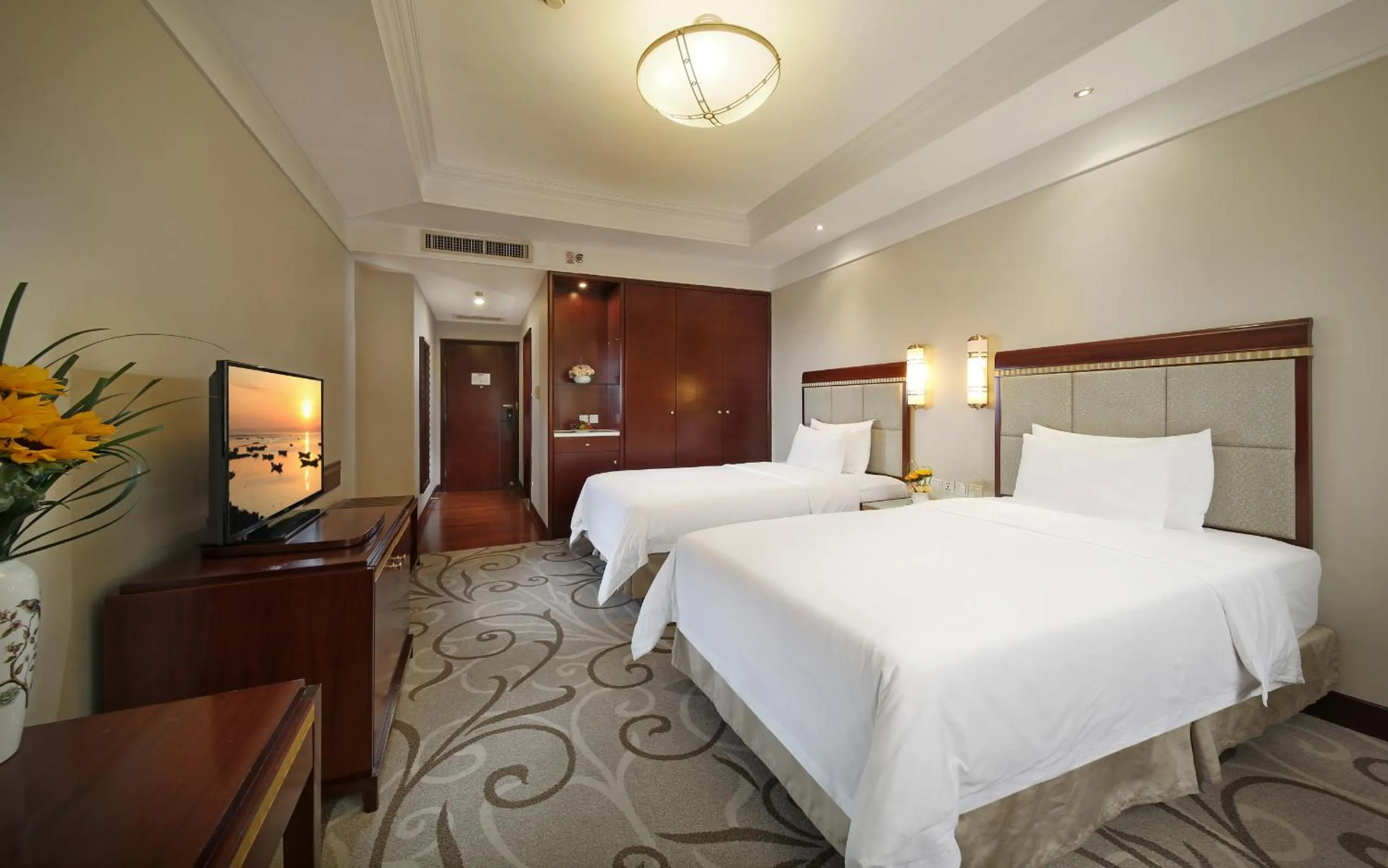Bedroom, Bed in City Hotel Xiamen