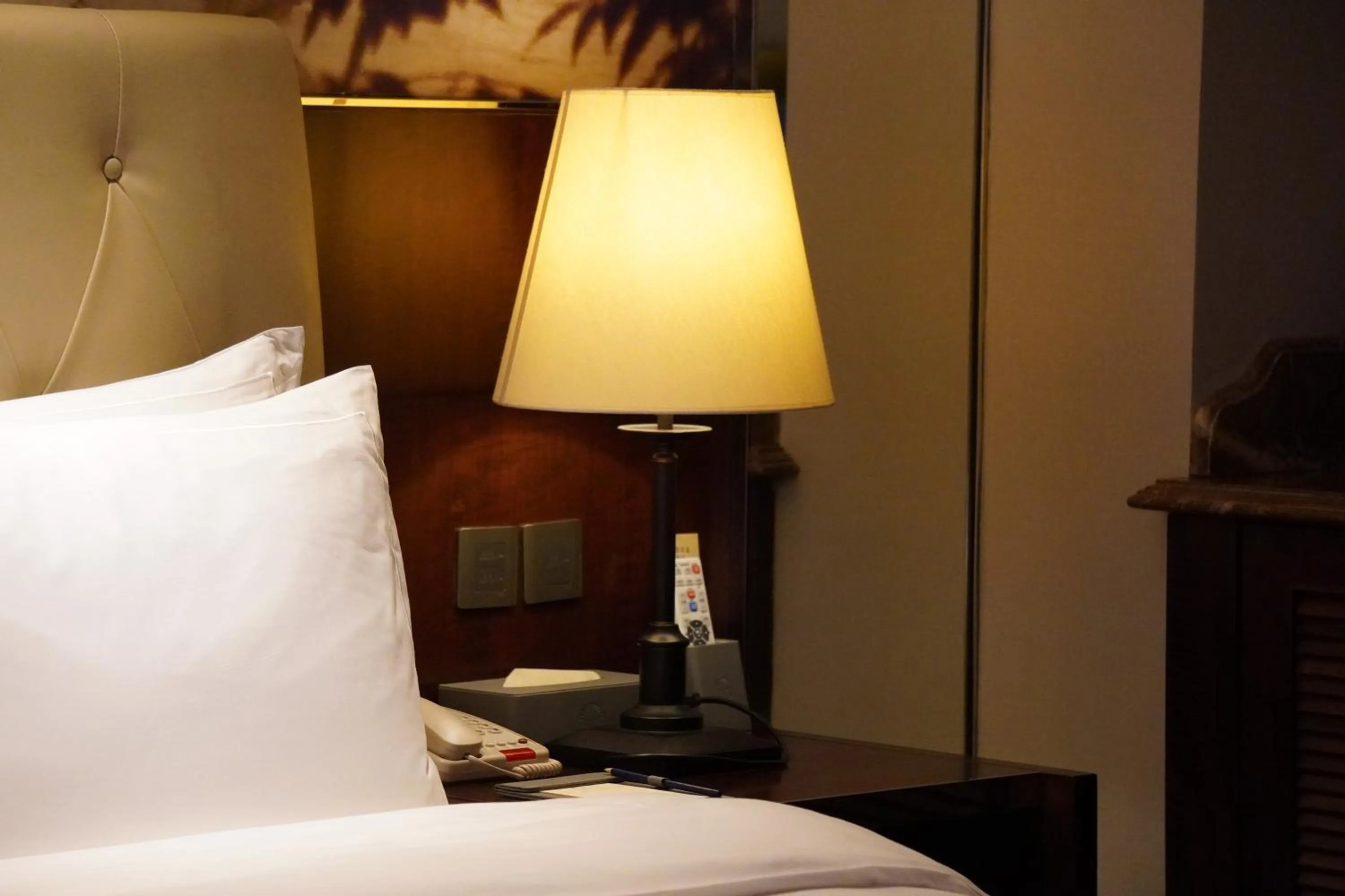 Property building, Bed in City Hotel Xiamen