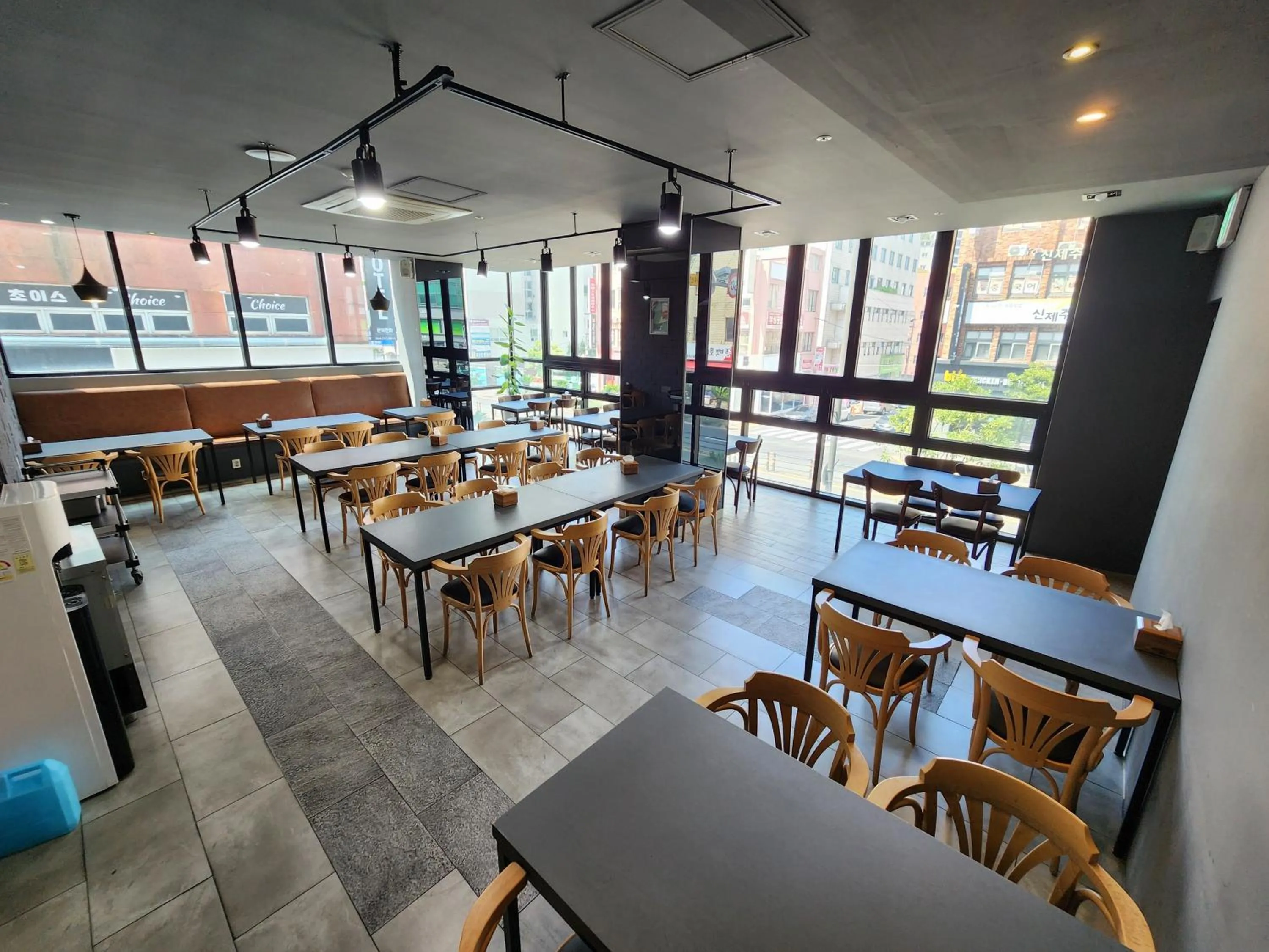 Restaurant/places to eat in Hotel Haema