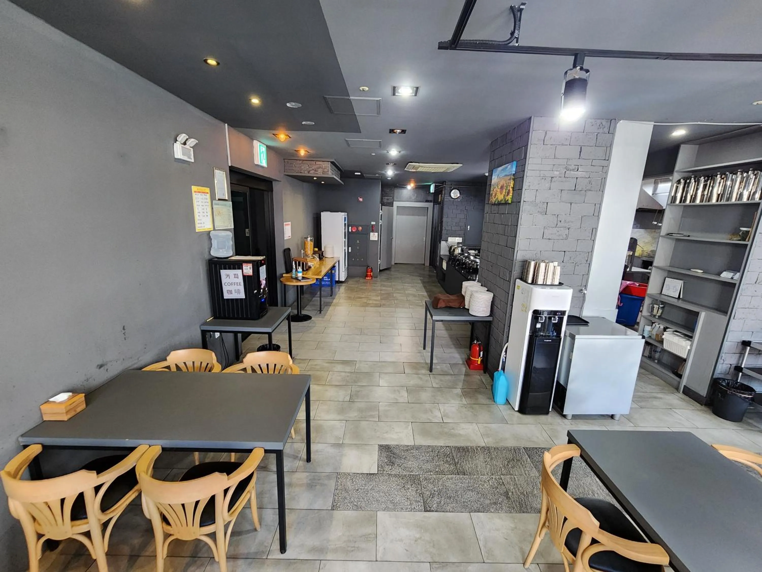 Restaurant/places to eat in Hotel Haema