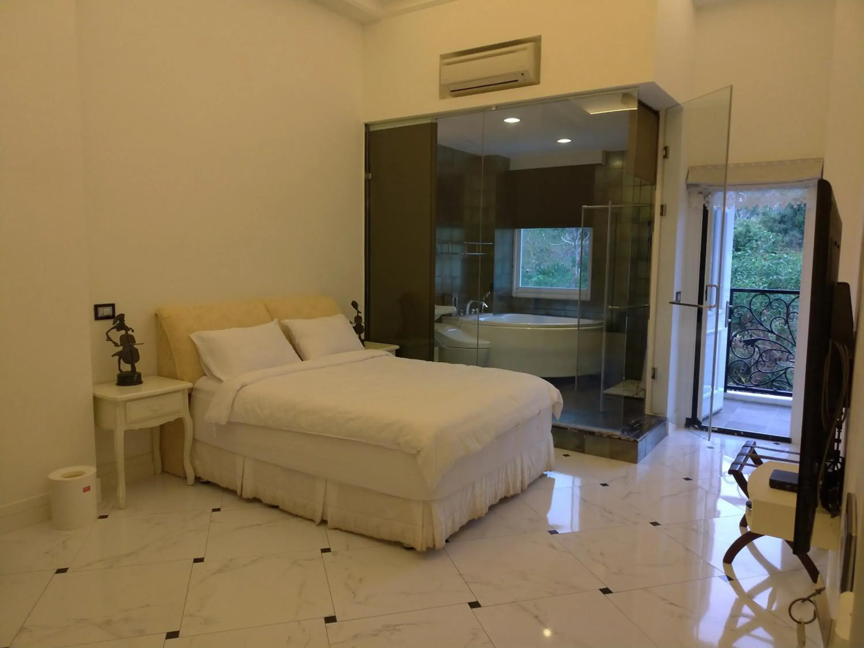 Double Room with Mountain View in Dear Garden Double Room with Mountain View in Dear Garden