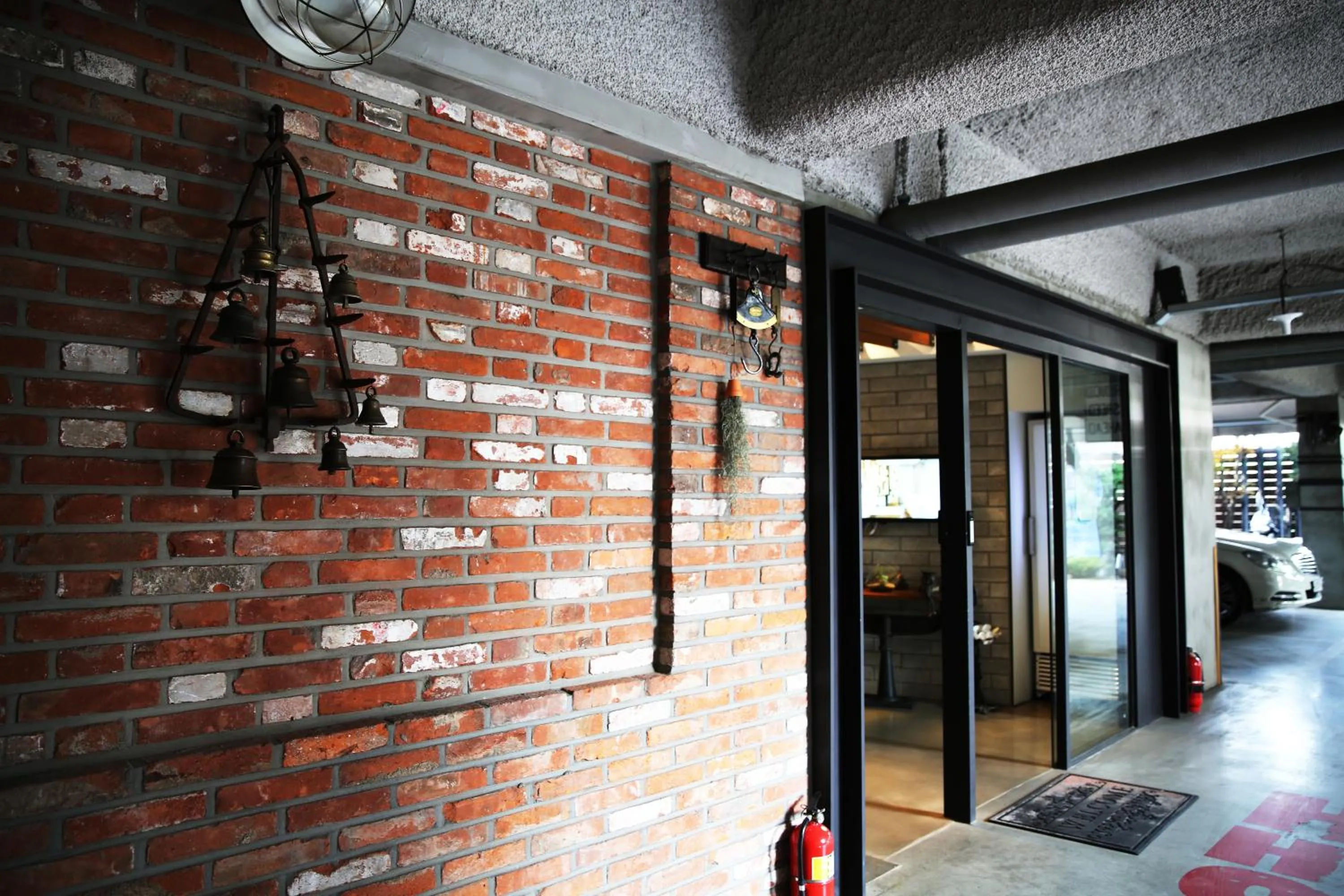 Facade/entrance in 31page