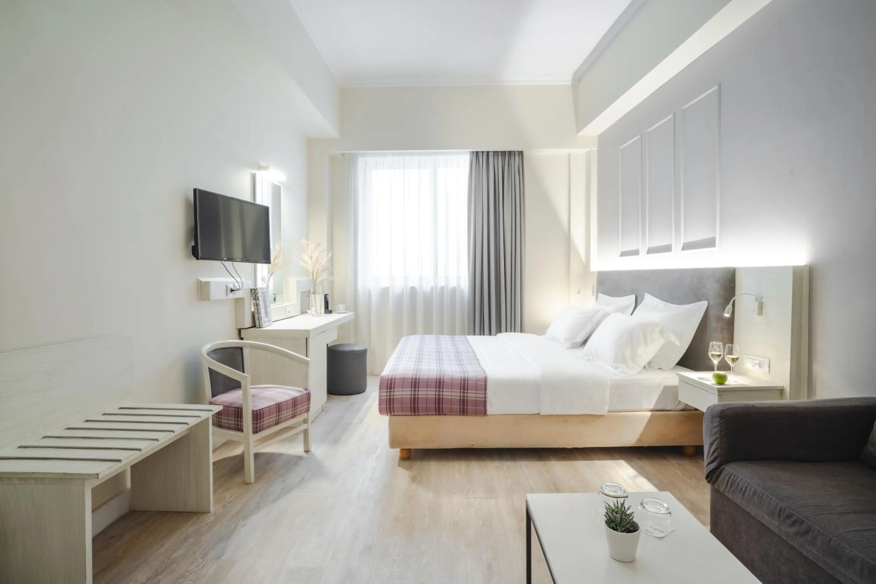 TV and multimedia, Bed in Athens Cypria Hotel