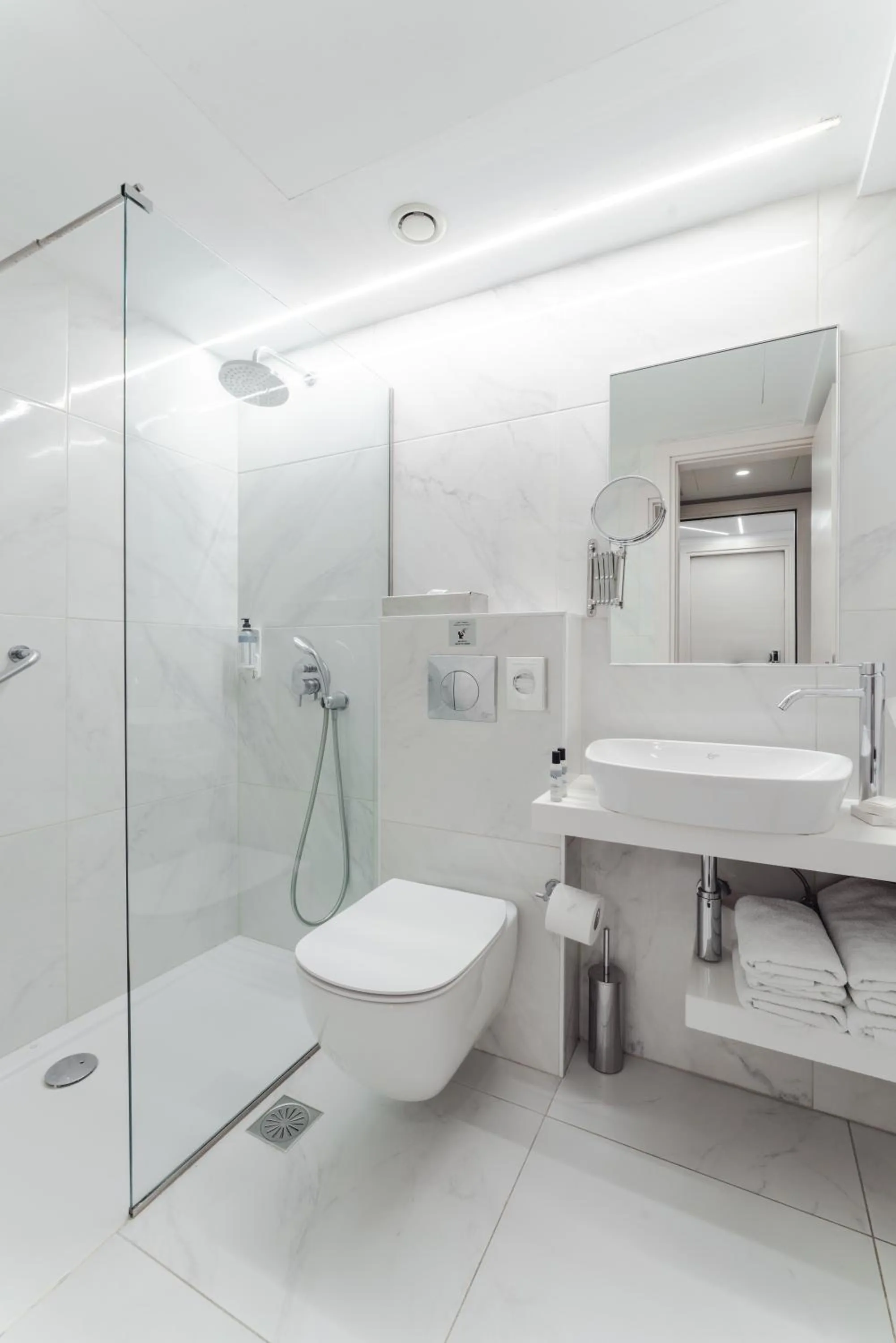 Bathroom in Athens Cypria Hotel