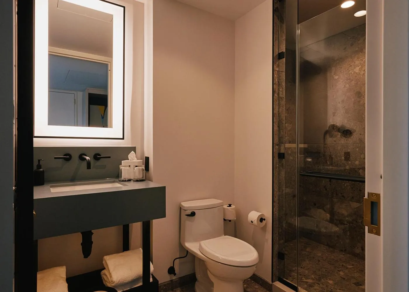 Shower in Limelight Boulder