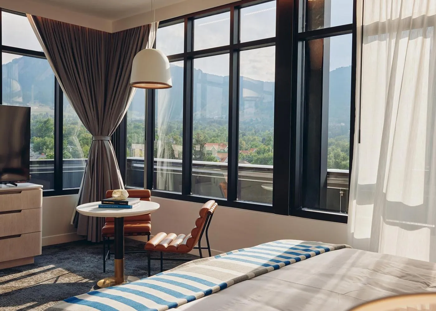 Communal lounge/ TV room, Bed in Limelight Boulder