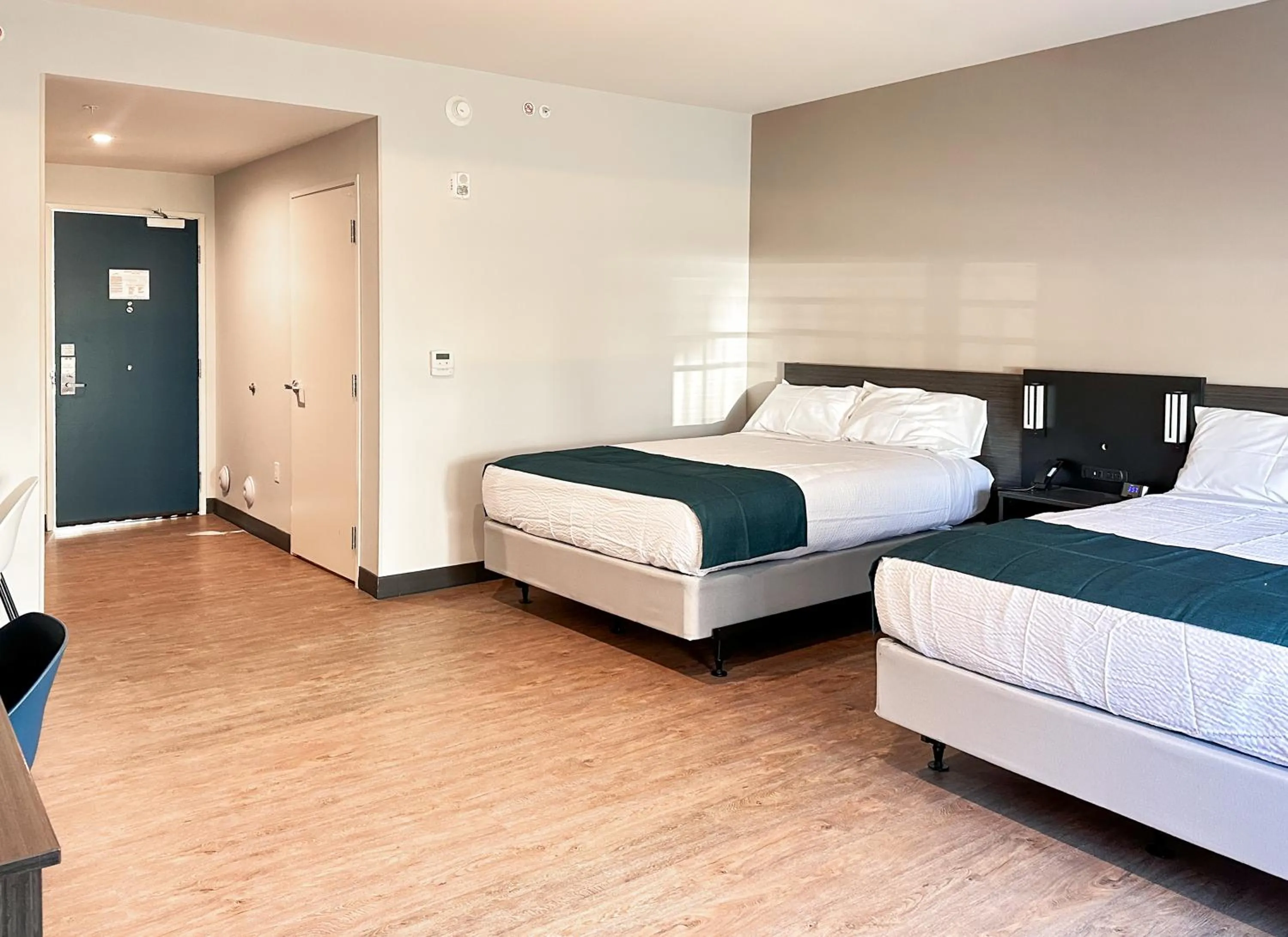 Bed in Studio 6 Richmond Airport