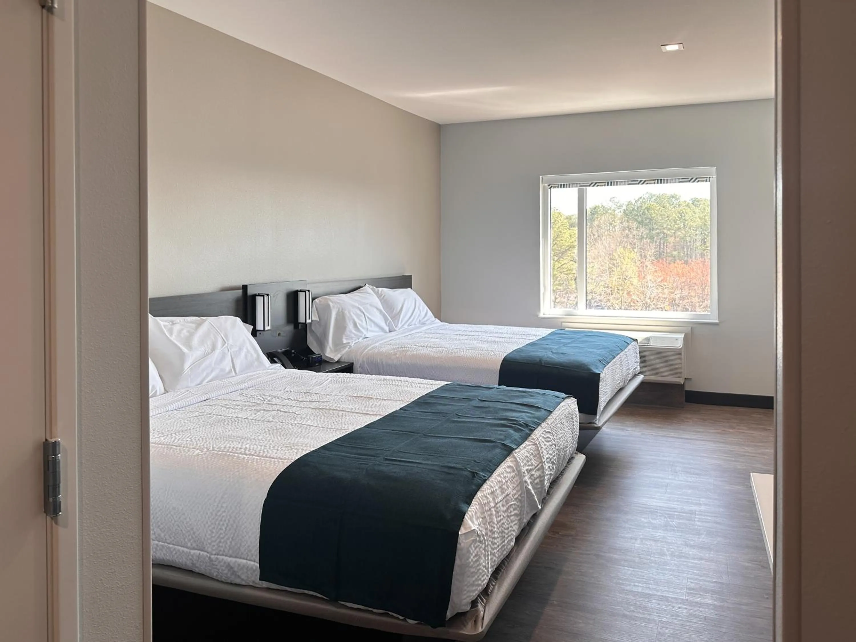 Bed in Studio 6 Richmond Airport