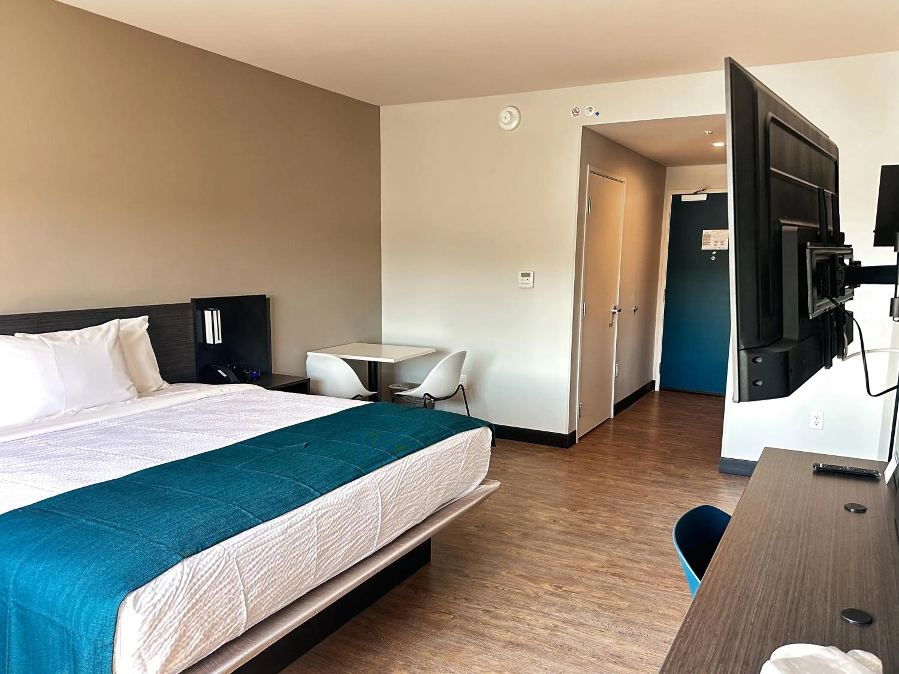 Bedroom, Bed in Studio 6 Richmond Airport