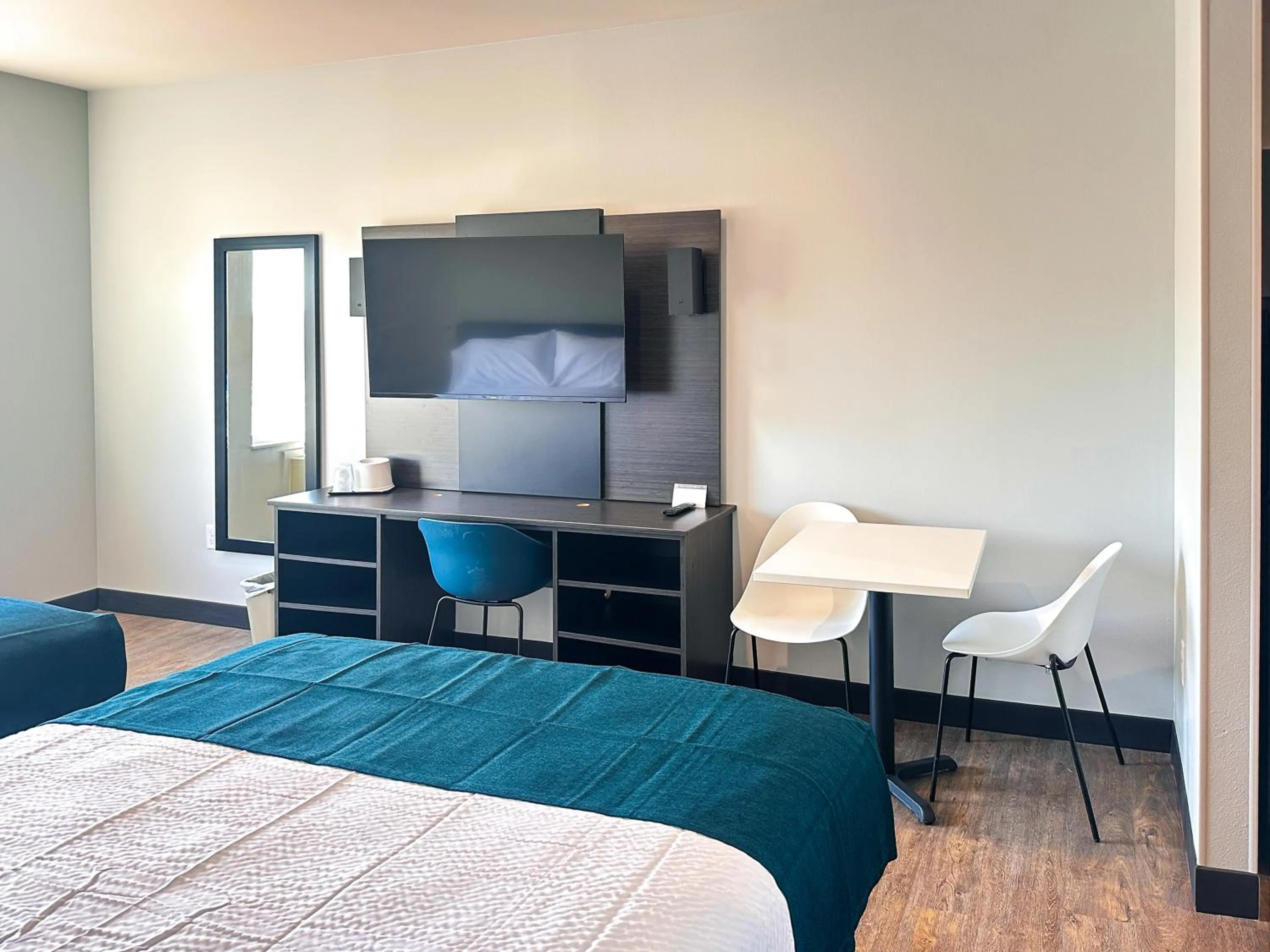 Bedroom, Bed in Studio 6 Richmond Airport