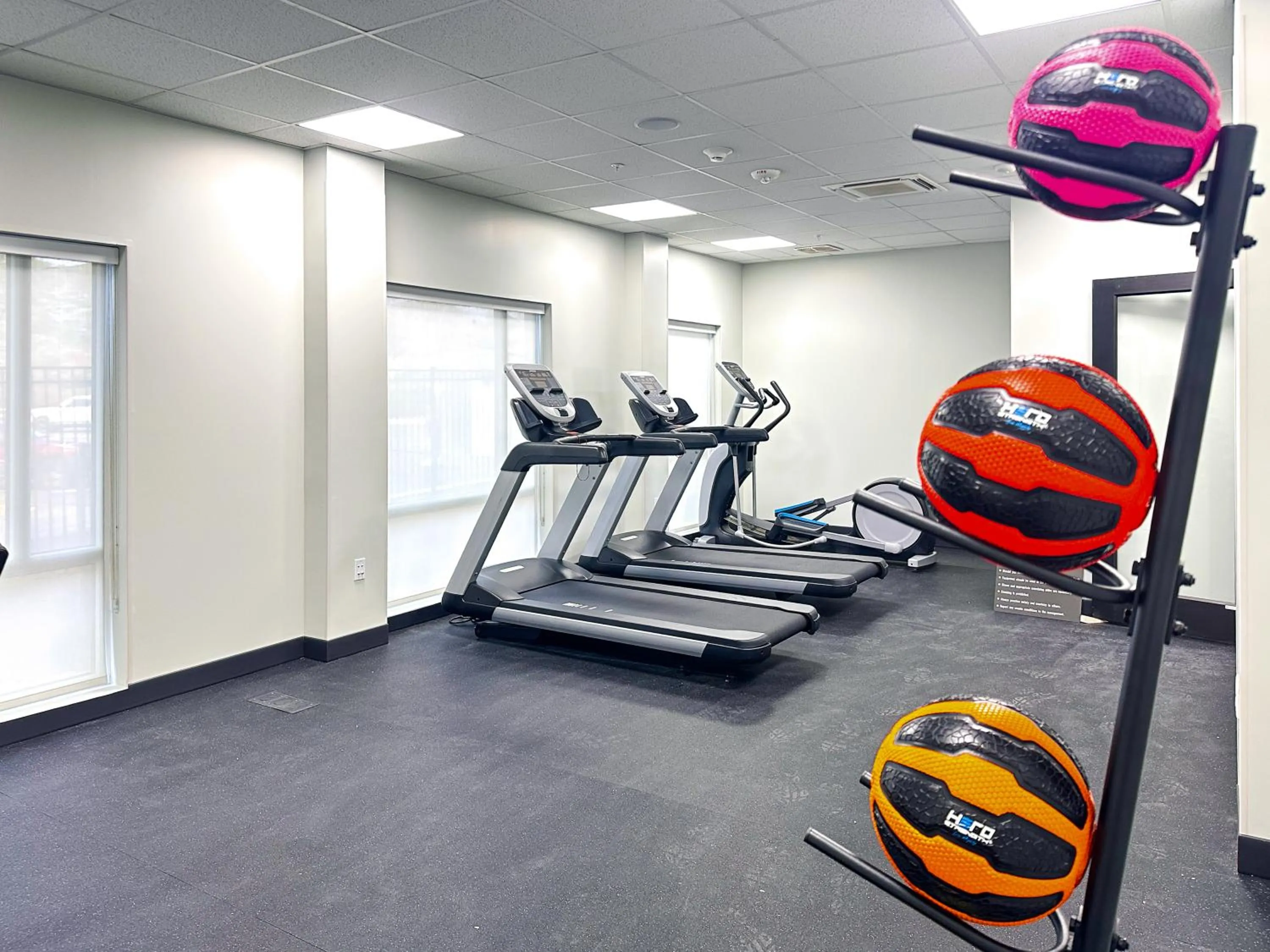 Fitness centre/facilities in Studio 6 Richmond Airport