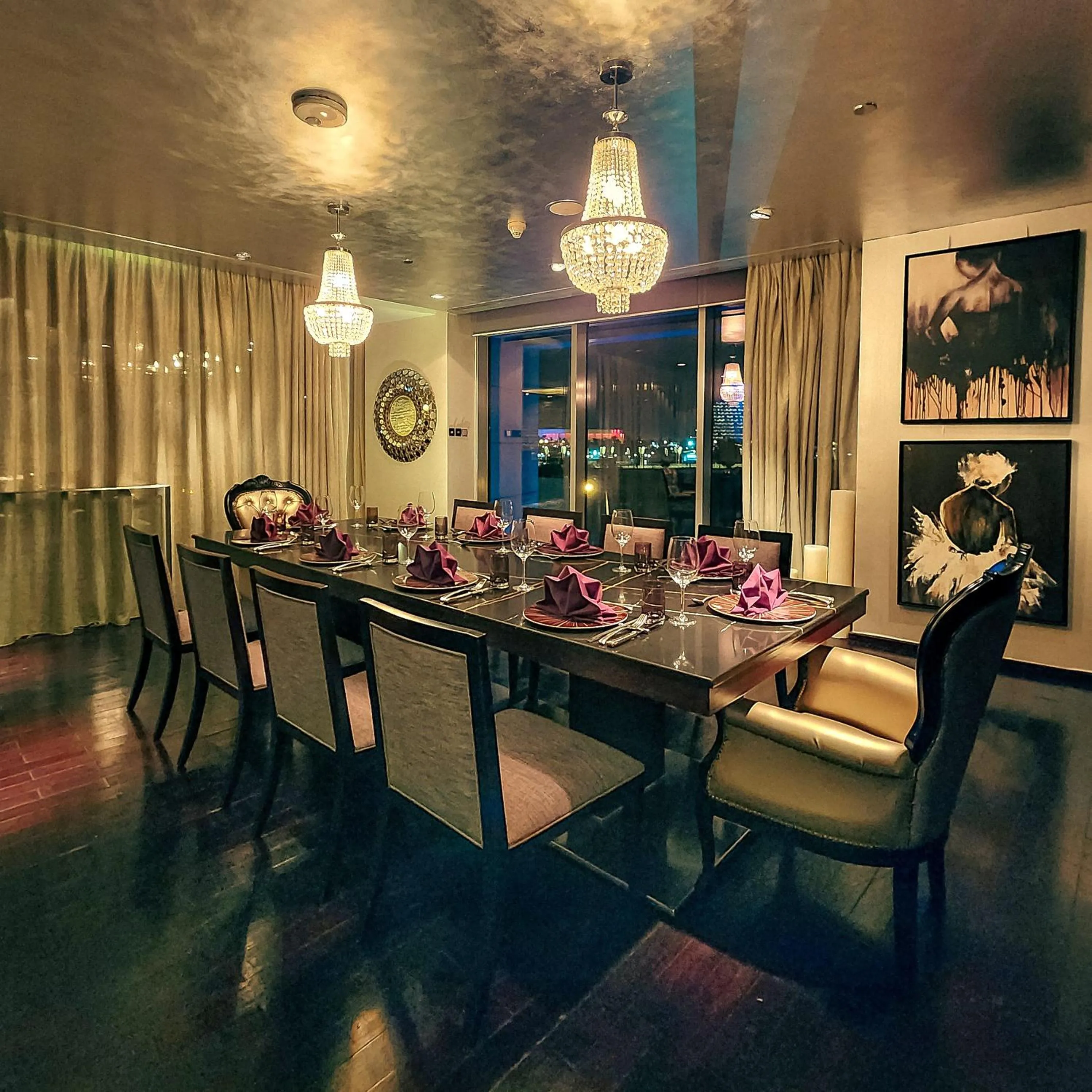 Restaurant/places to eat in City Centre Rotana Doha