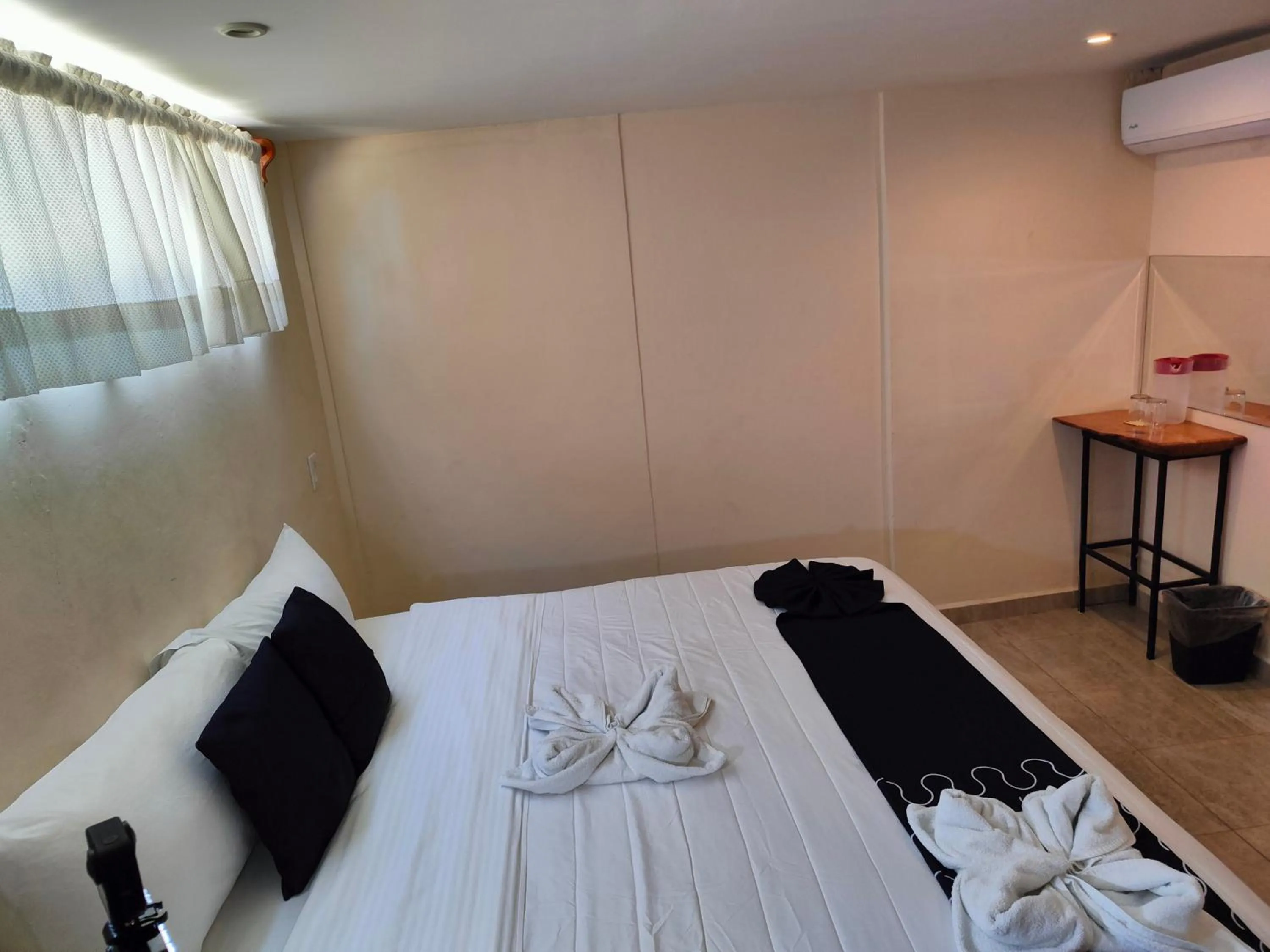 Bed in Ashly Loma Larga