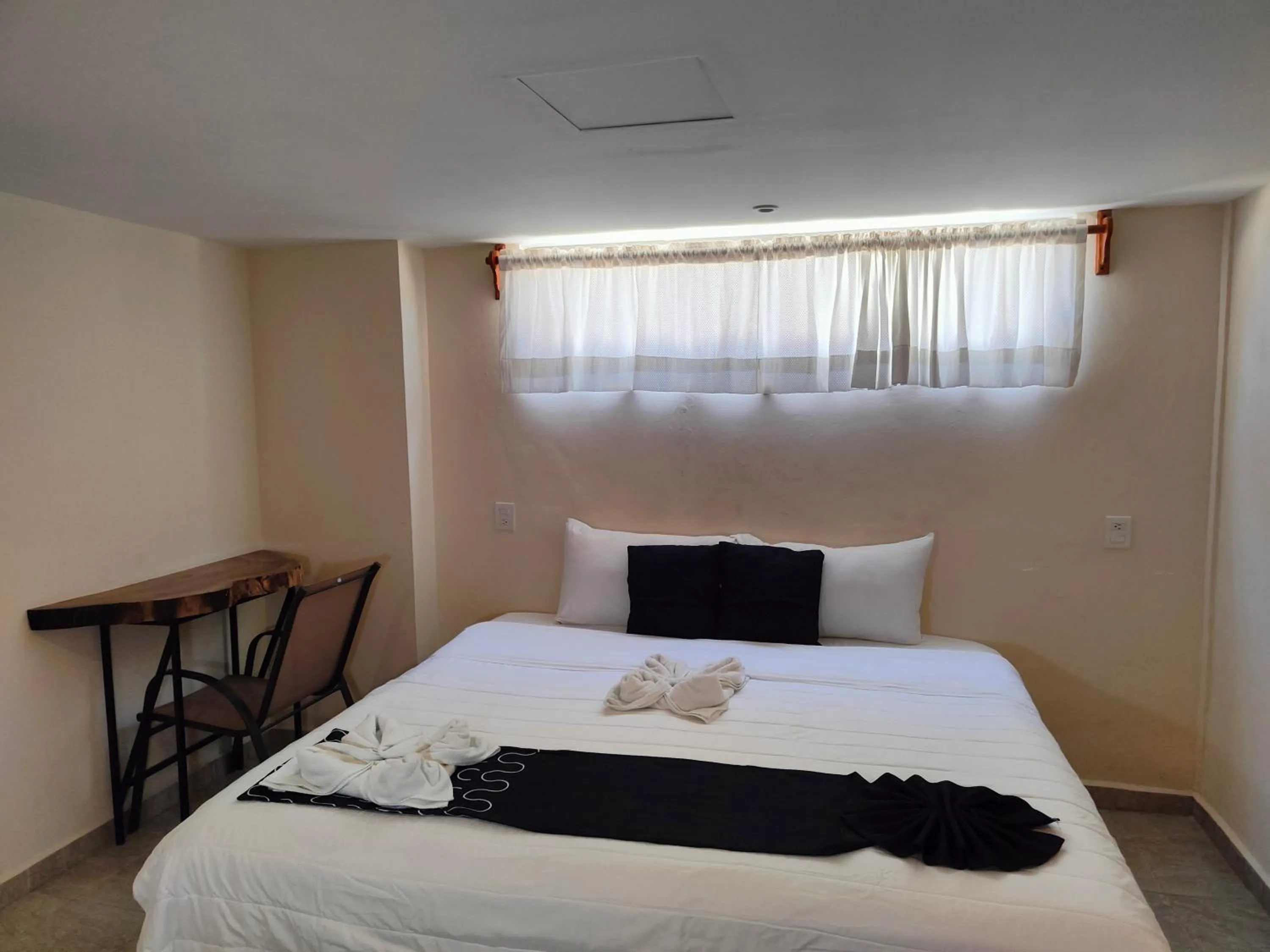 Bed in Ashly Loma Larga