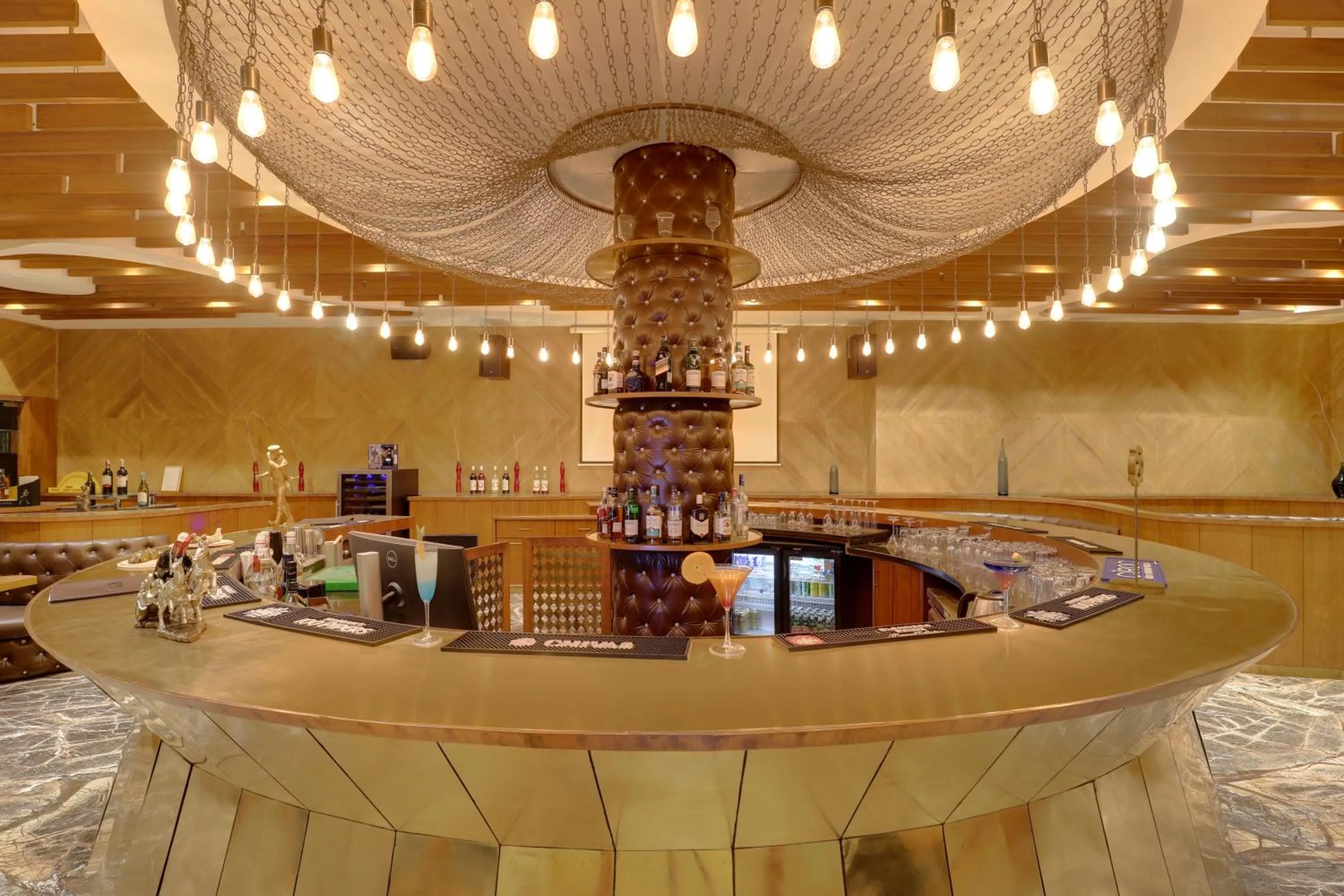 Lounge or bar in Saura Hotel, Agra - A Club Mahindra Associate