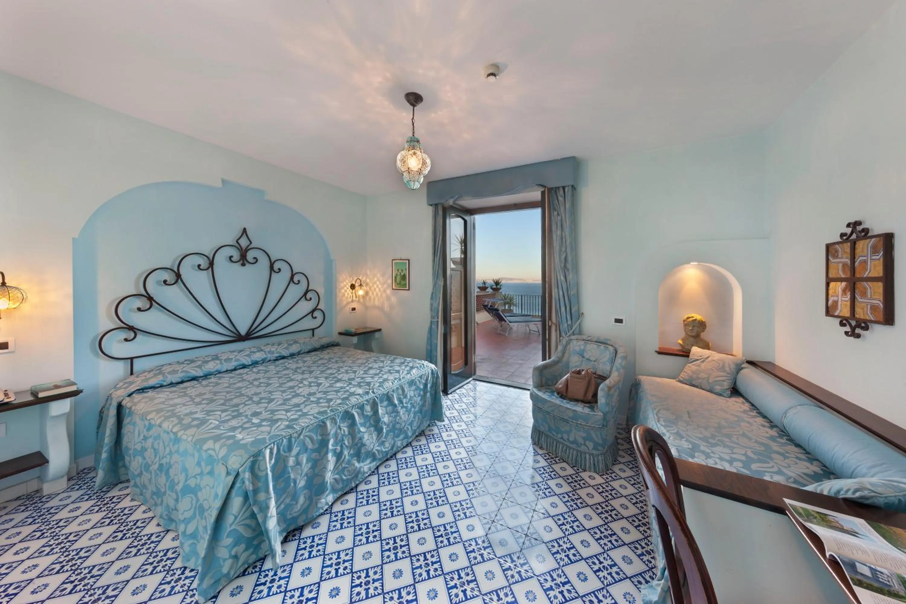 Bed in Hotel La Tonnarella