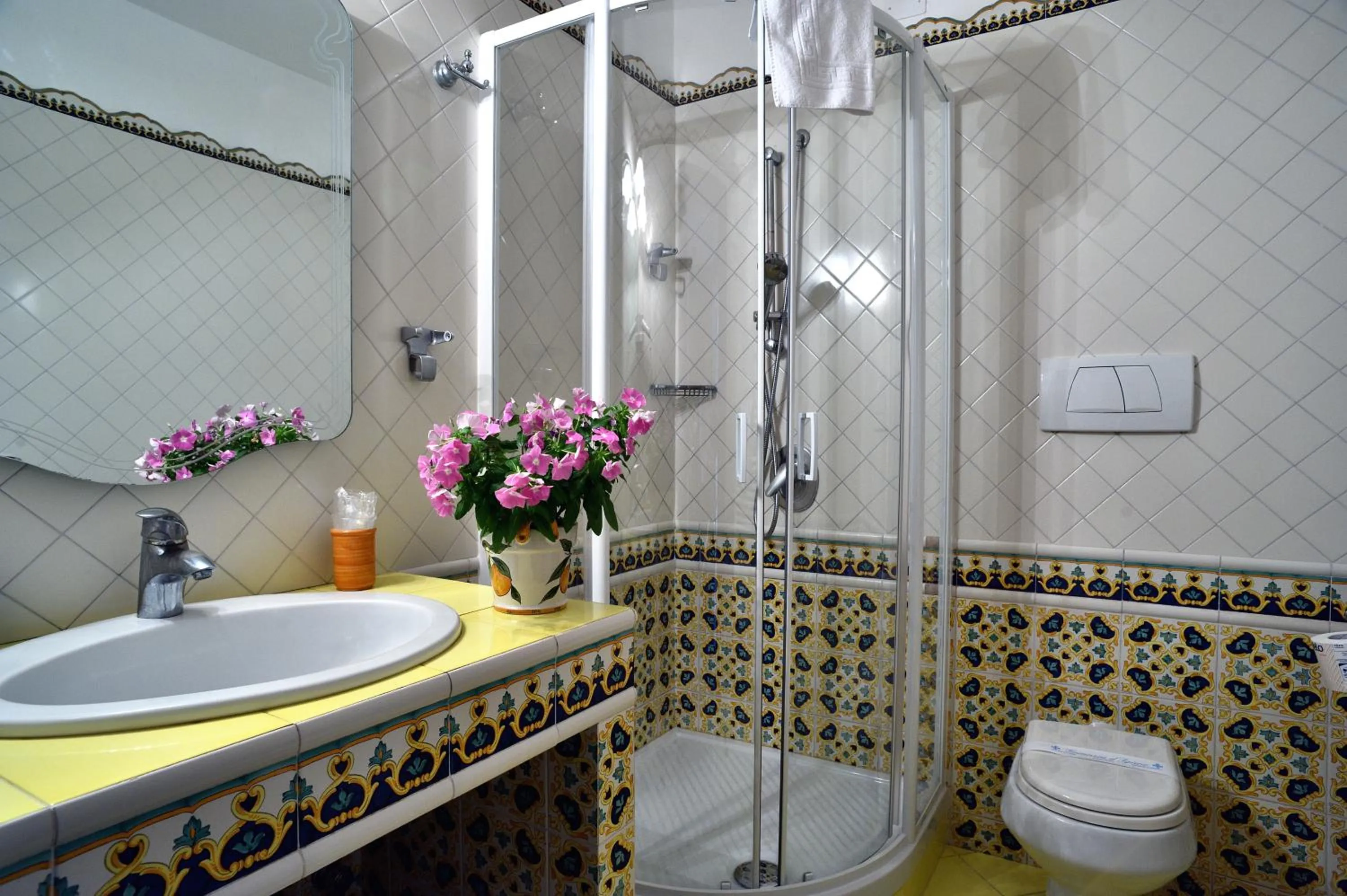 Shower in Hotel La Tonnarella