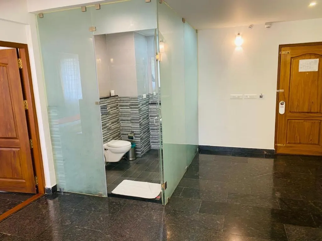 Bathroom in Peppervine Hotel