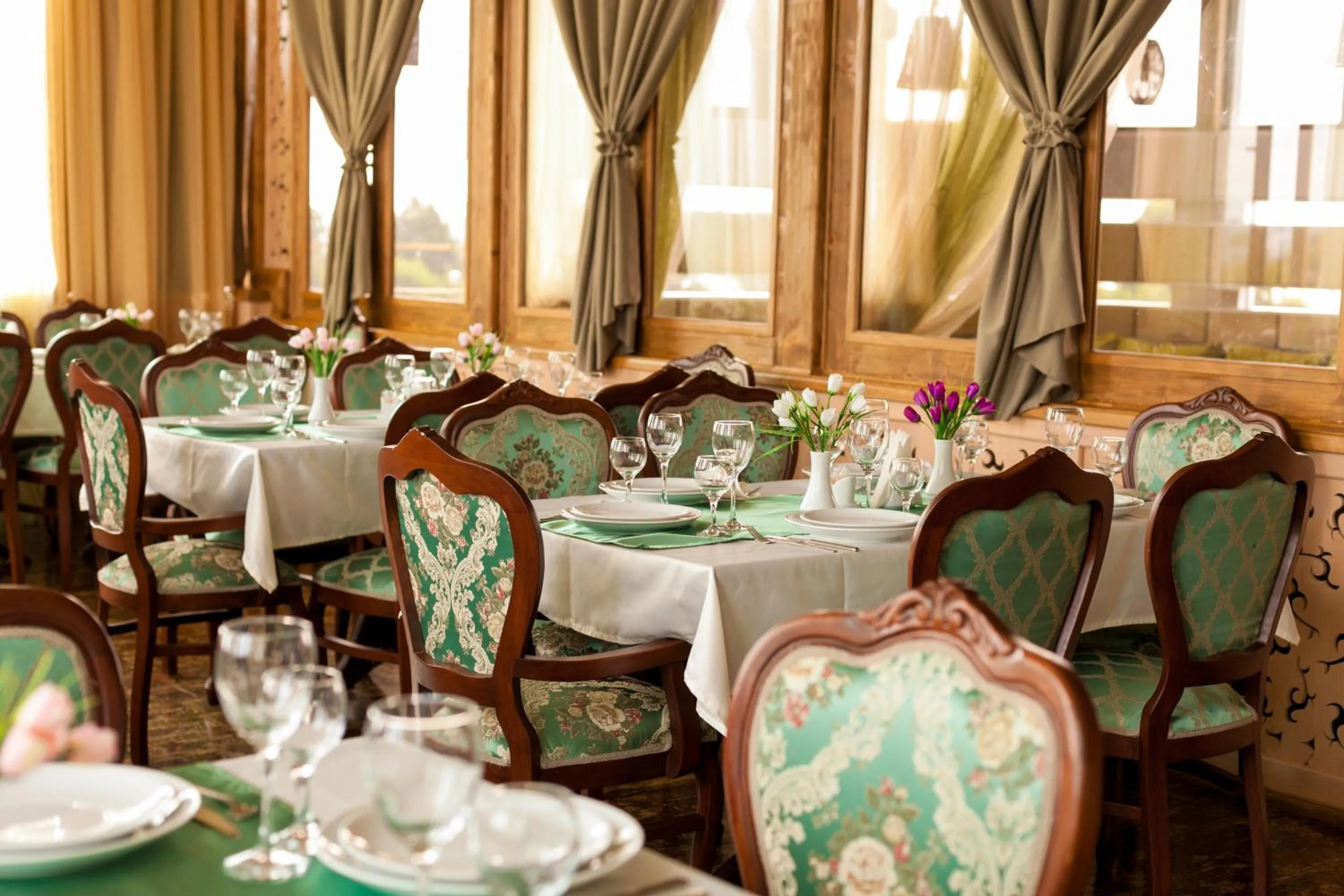 Restaurant/places to eat in Iberia Palace Hotel