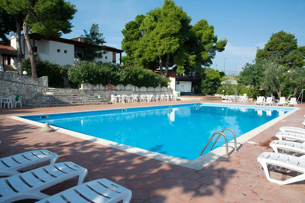 Swimming pool in Hotel Club Bellavista