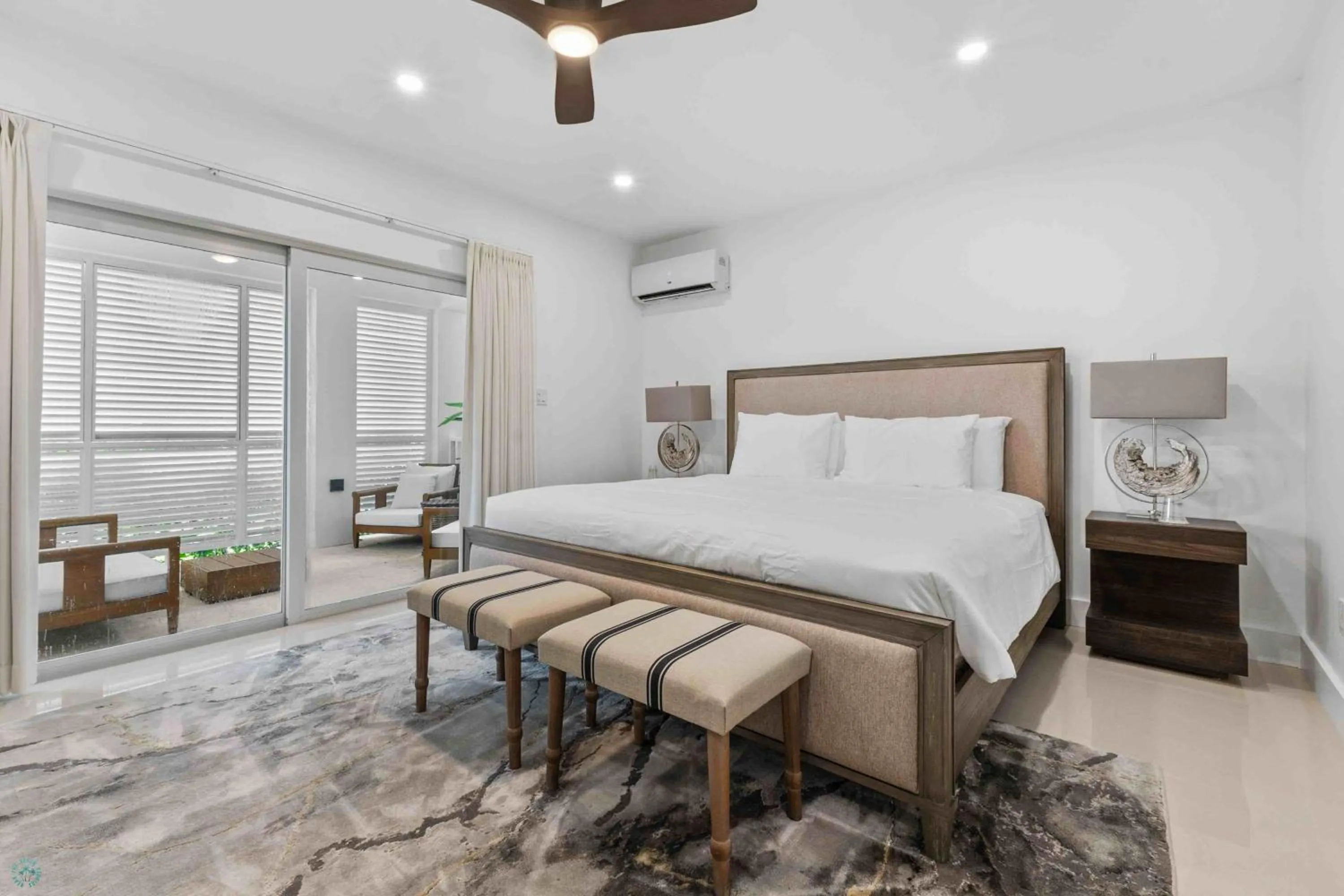 Bed in Romora Bay Resort & Marina