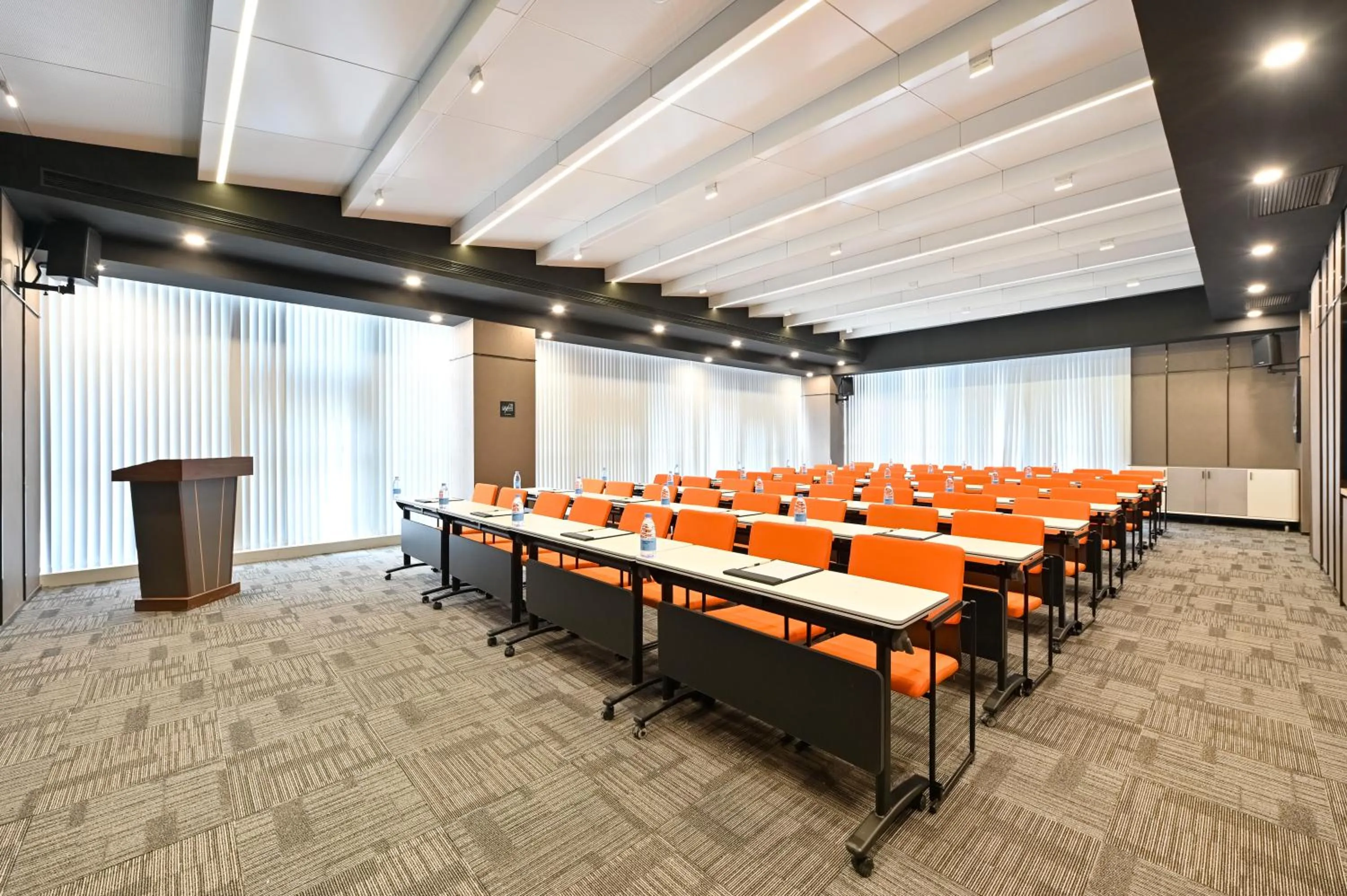 Atour Hotel Qinhuangdao Railway Station Beigang Street