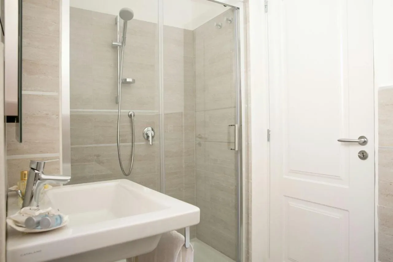 Bathroom in Elamar Rooms & Apartment