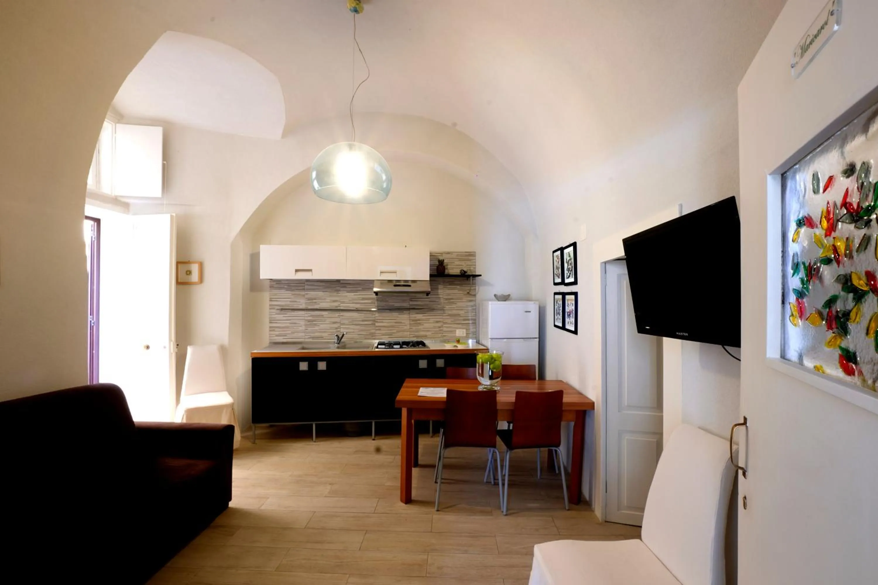Kitchen or kitchenette in Elamar Rooms & Apartment