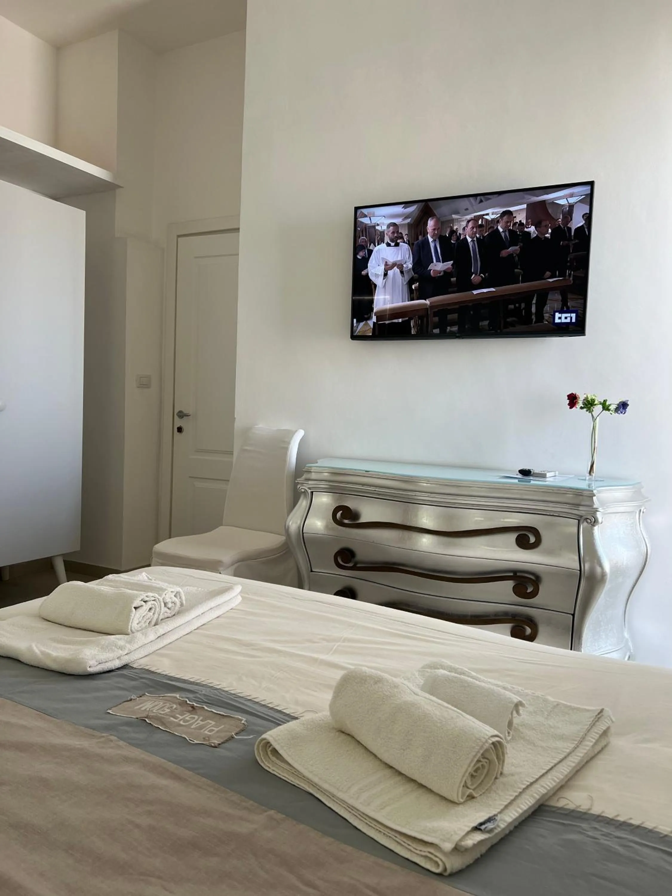 Bed in Elamar Rooms & Apartment