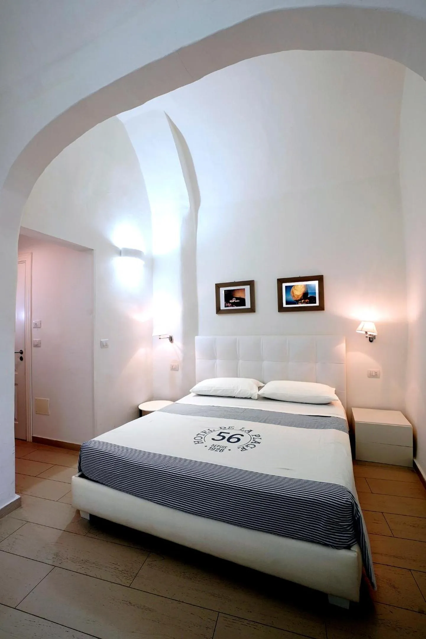 Decorative detail, Bed in Elamar Rooms & Apartment