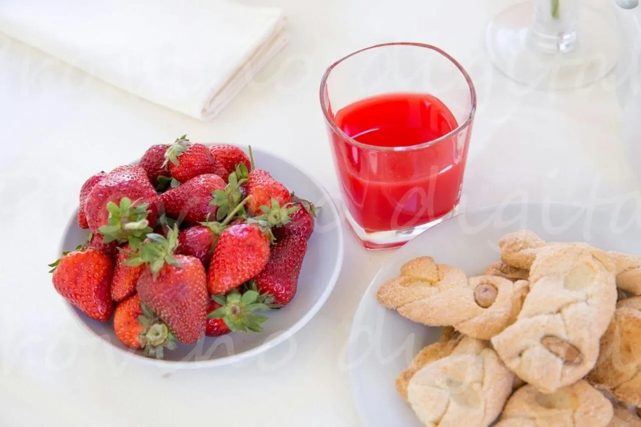 Food in Elamar Rooms & Apartment