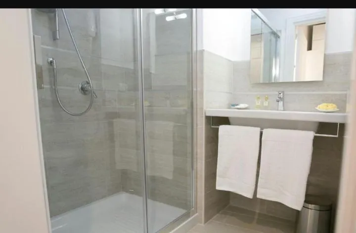 Bathroom in Elamar Rooms & Apartment