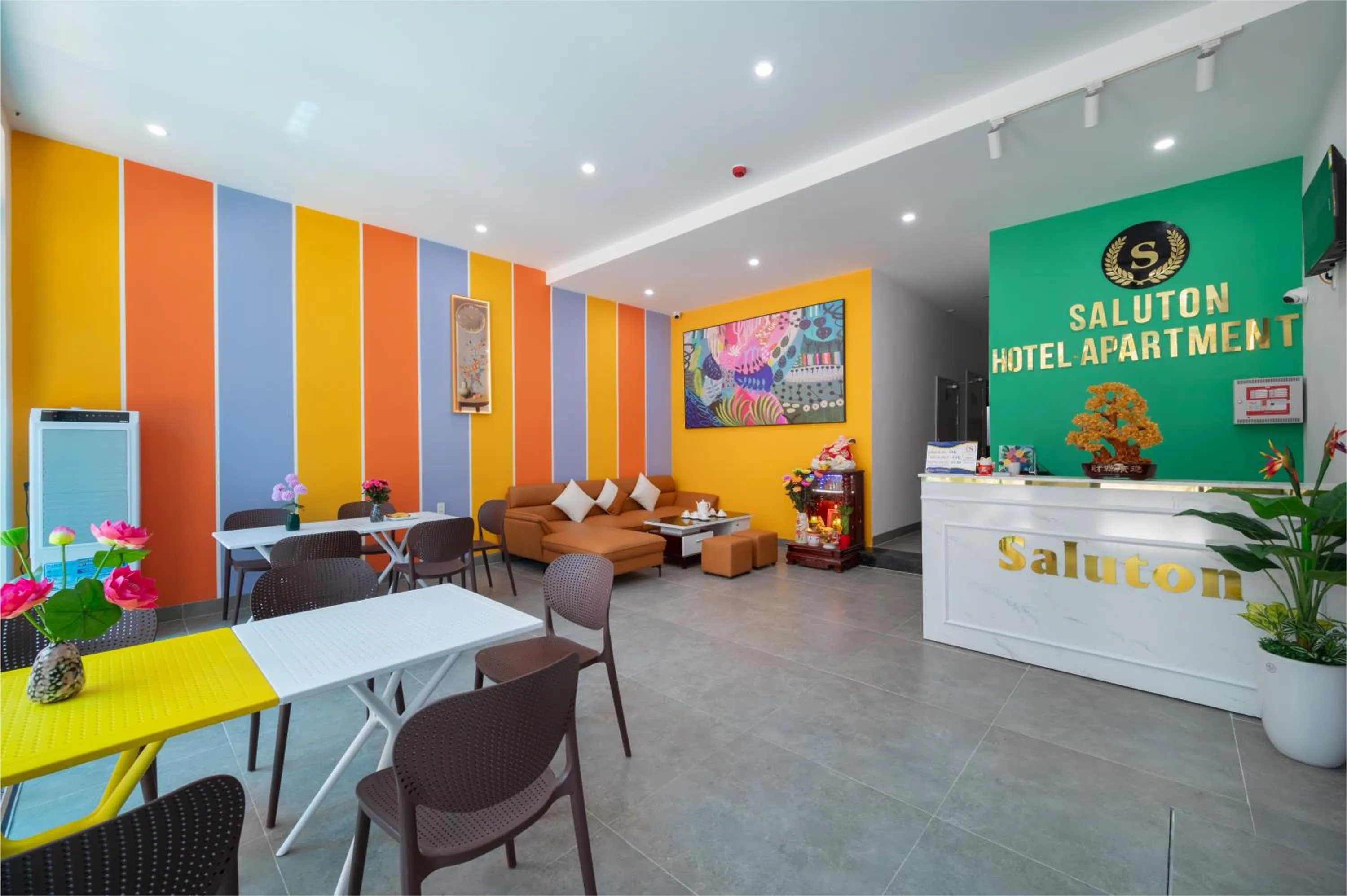 Logo/Certificate/Sign in Saluton House