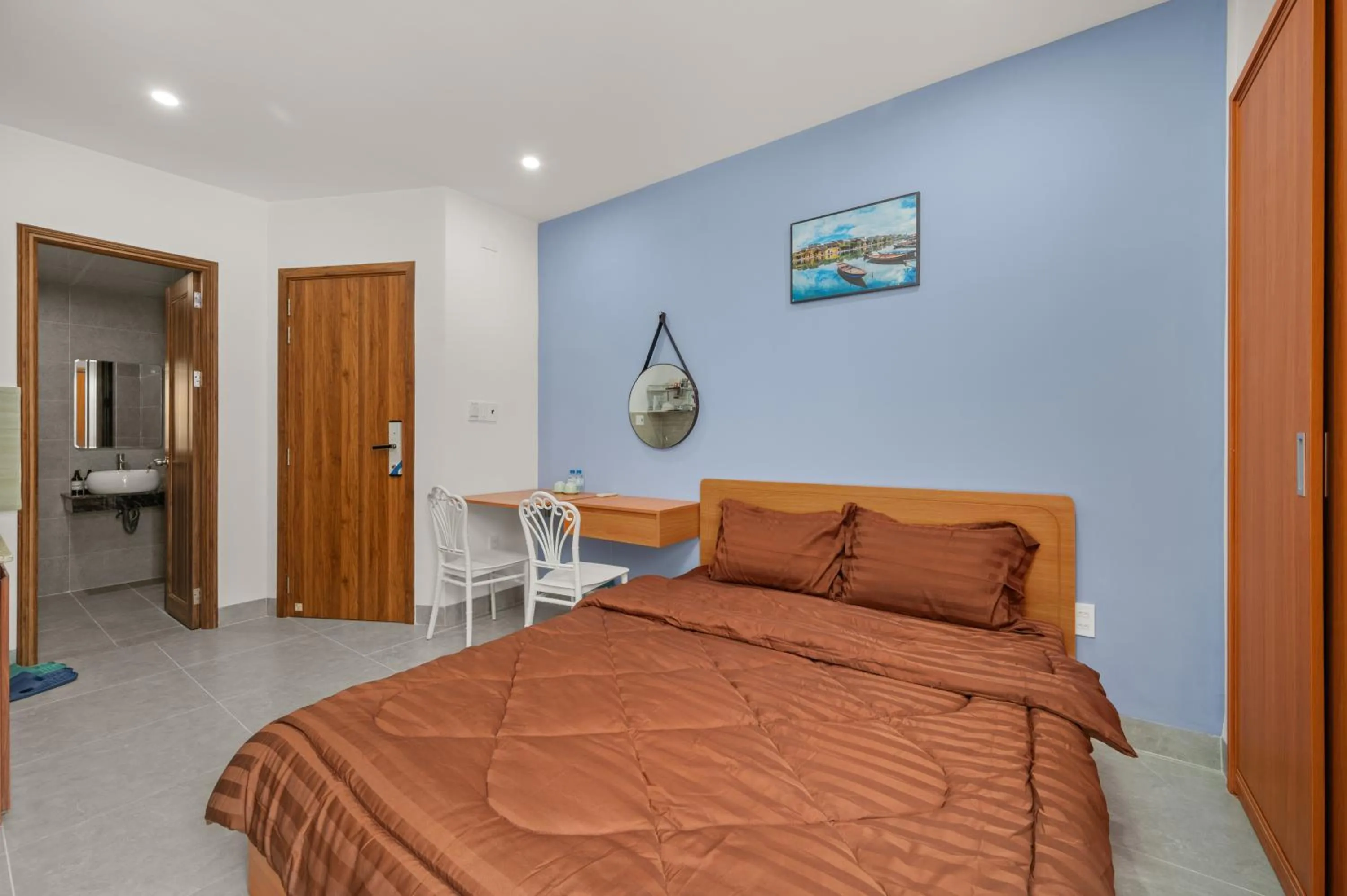 Photo of the whole room, Bed in Saluton House