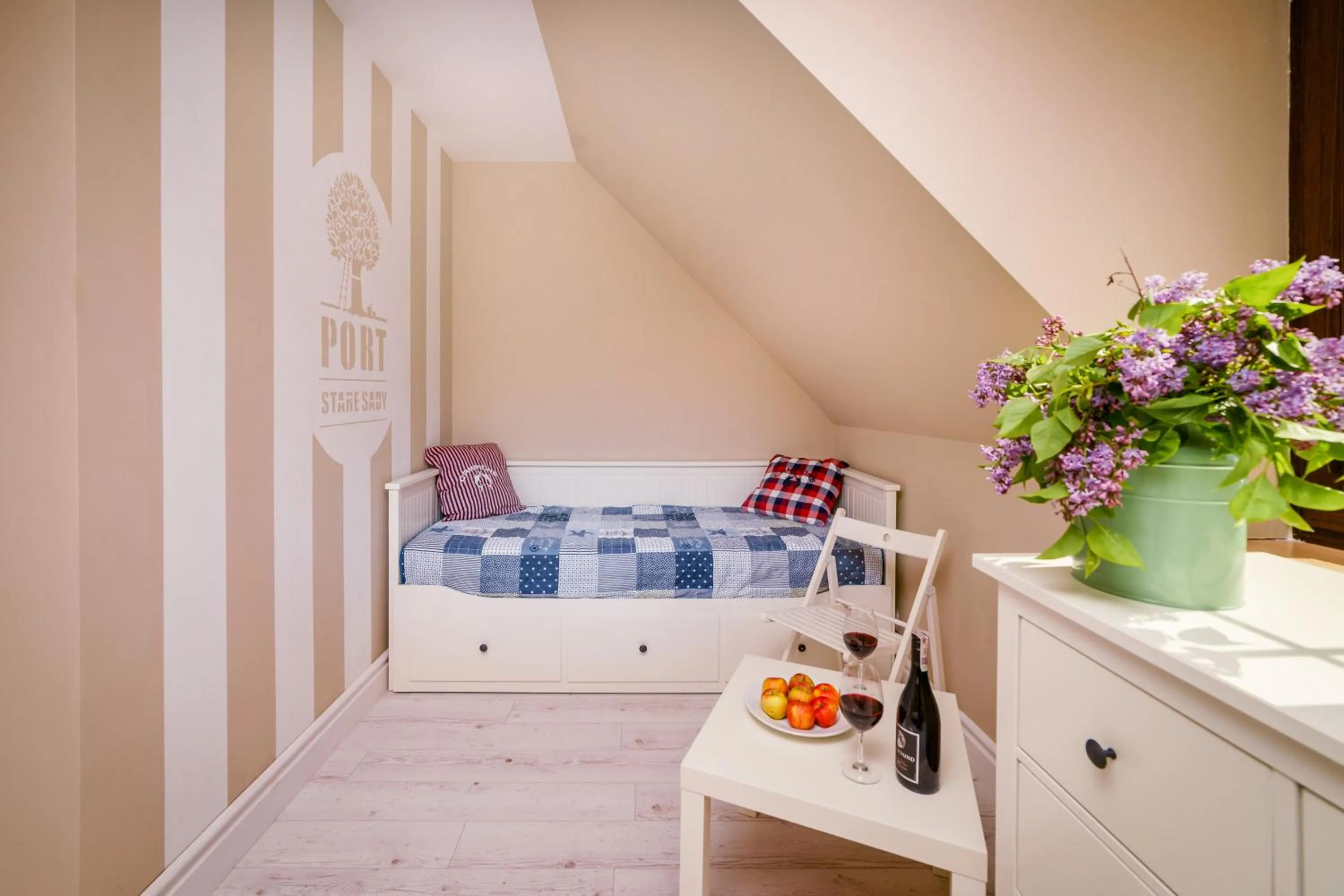 Bed in Stare Sady Chillout Rooms "Pod Jabłoniami"