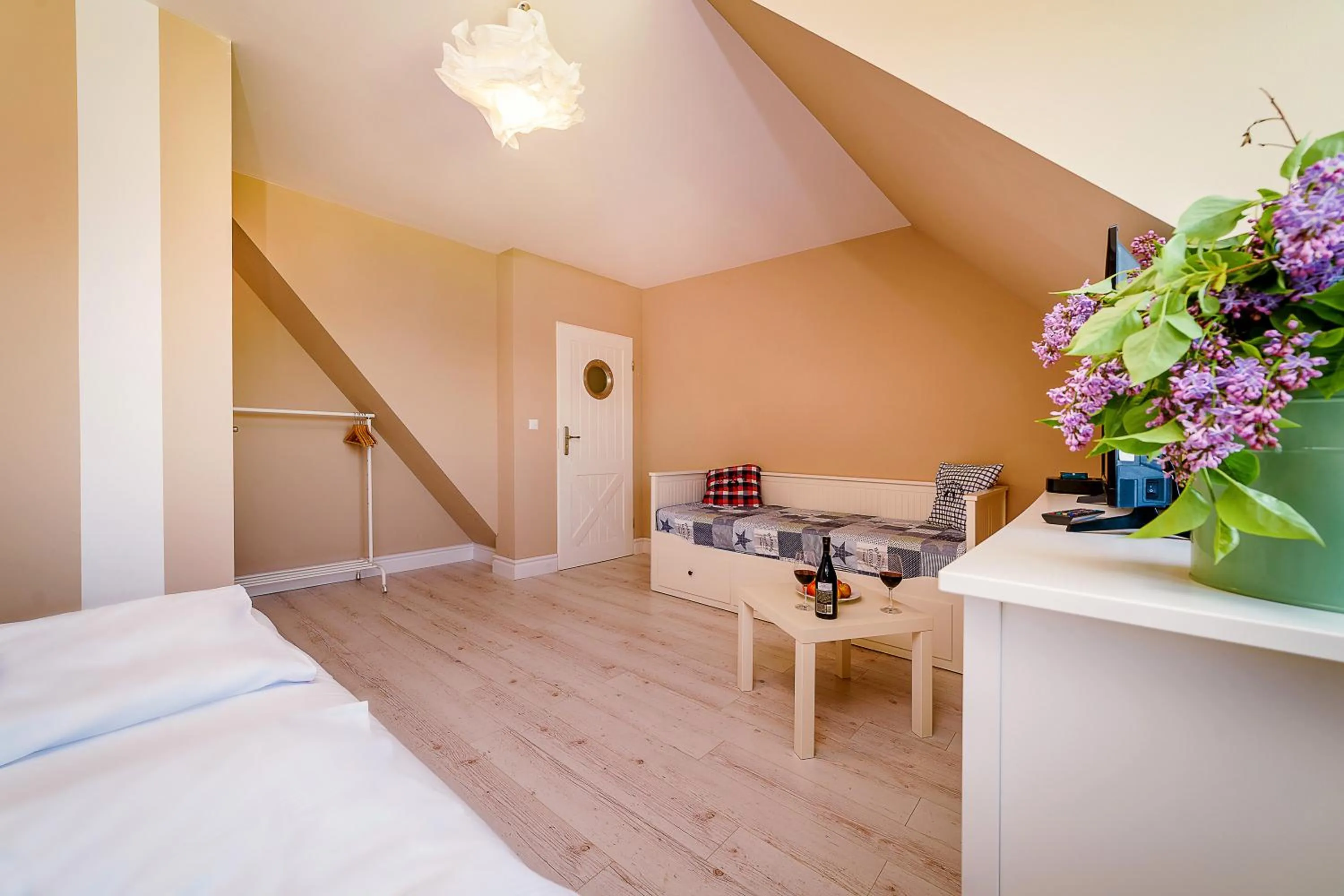 Bed in Stare Sady Chillout Rooms "Pod Jabłoniami"