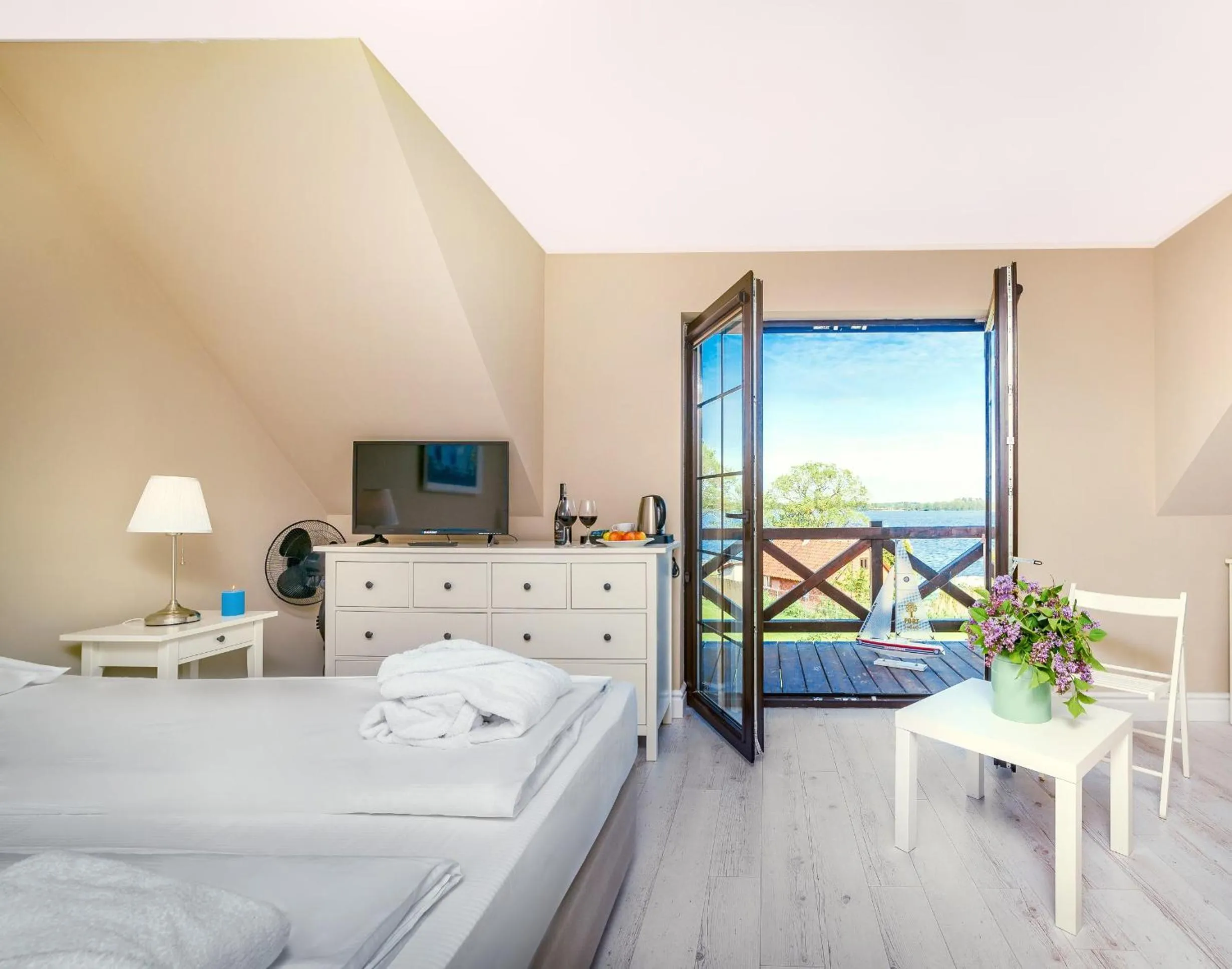 View (from property/room), Bed in Stare Sady Chillout Rooms "Pod Jabłoniami"