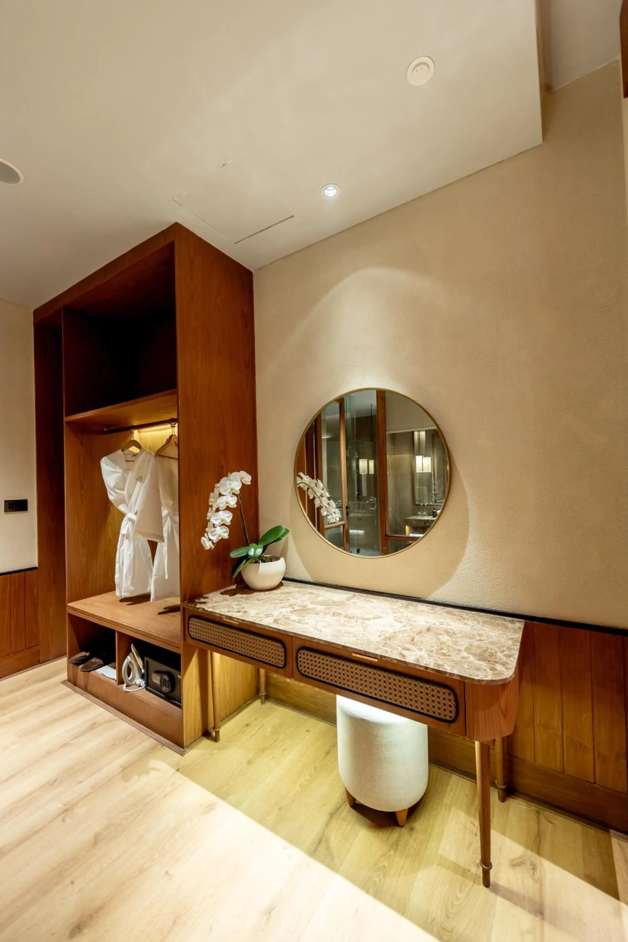 wardrobe in Anumana De Suite