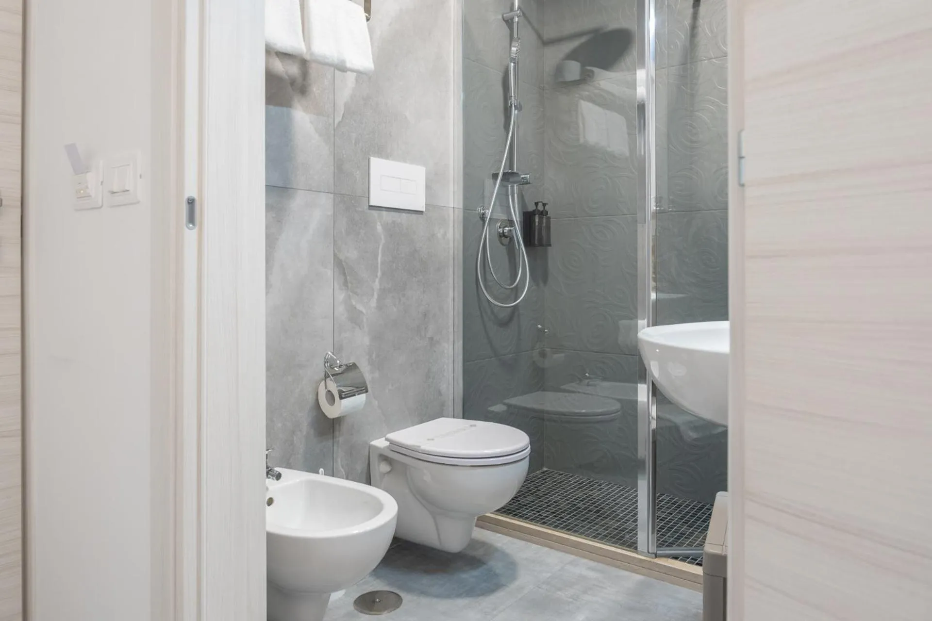 Shower in Hotel Bastione