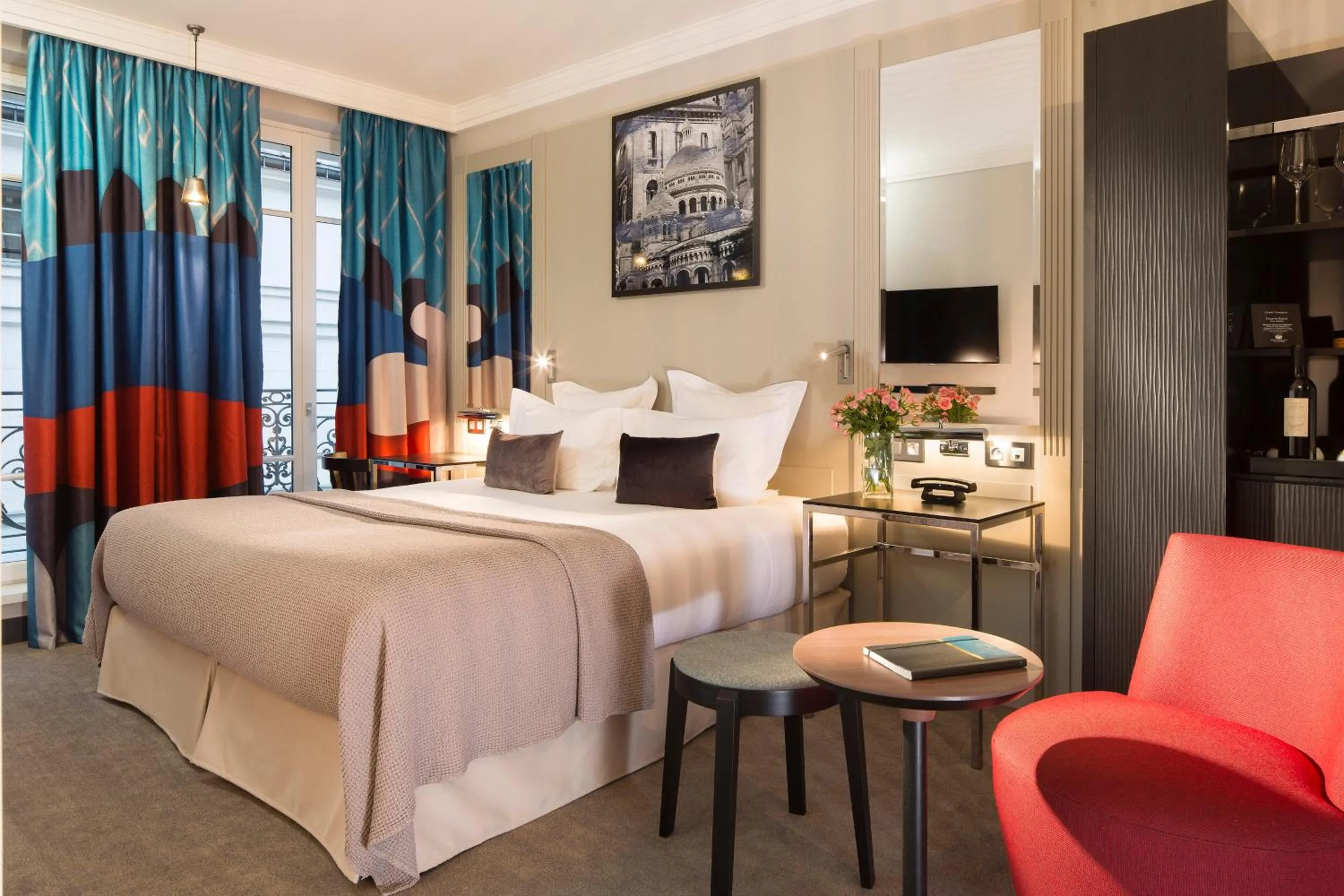 Bedroom, Bed in Les Matins de Paris & Spa