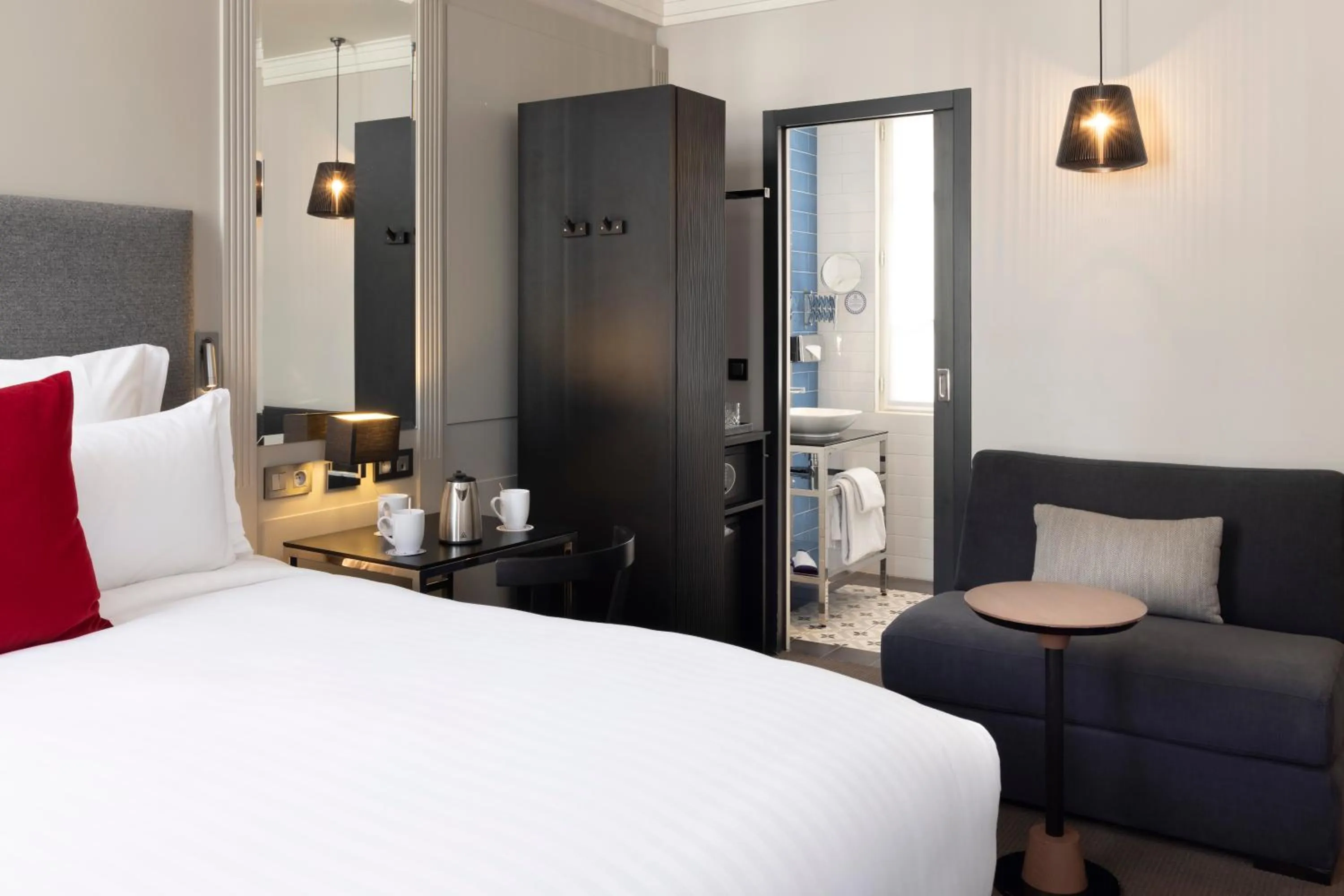 Bedroom, Bed in Les Matins de Paris & Spa