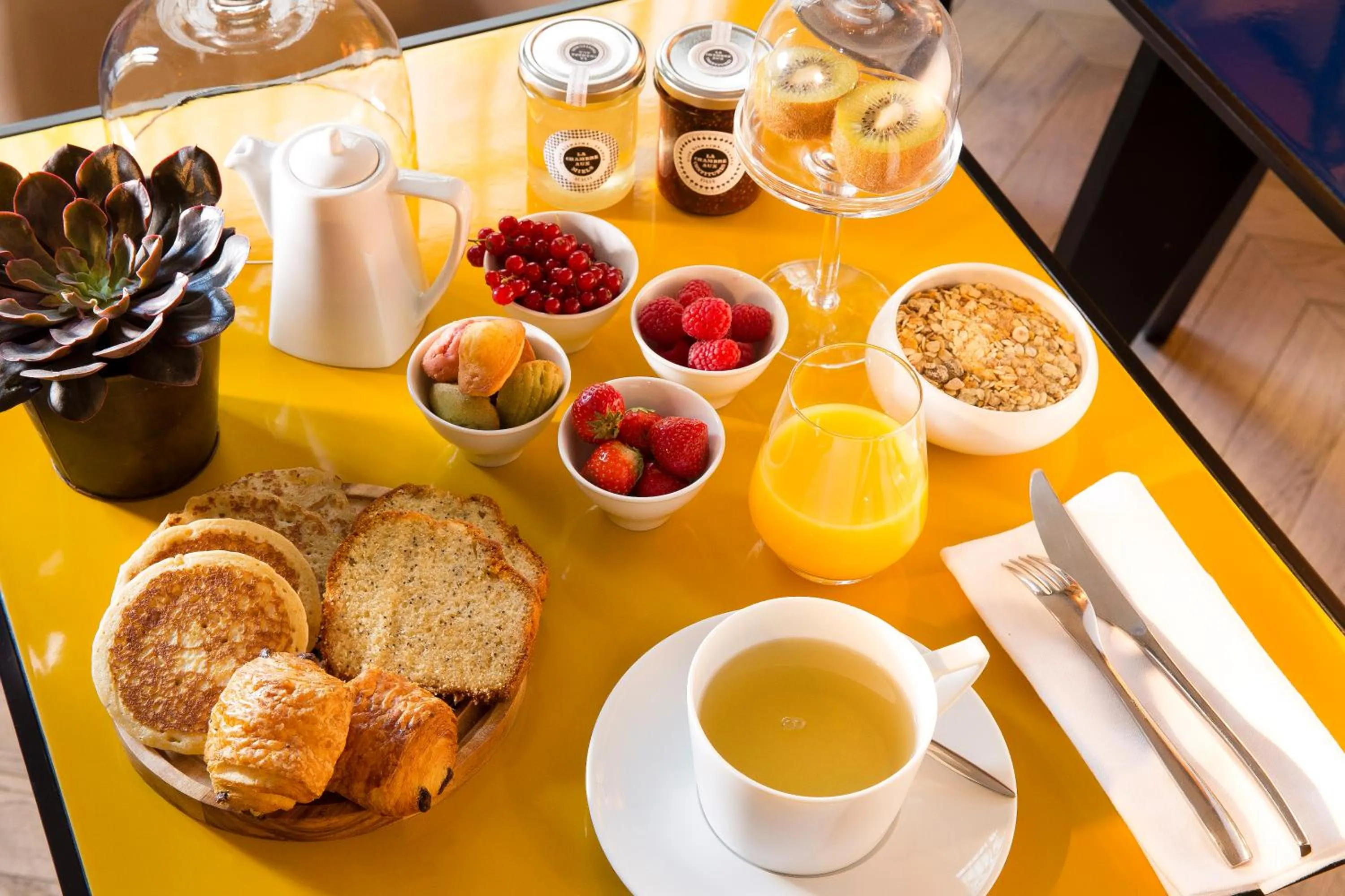 Continental breakfast in Les Matins de Paris & Spa