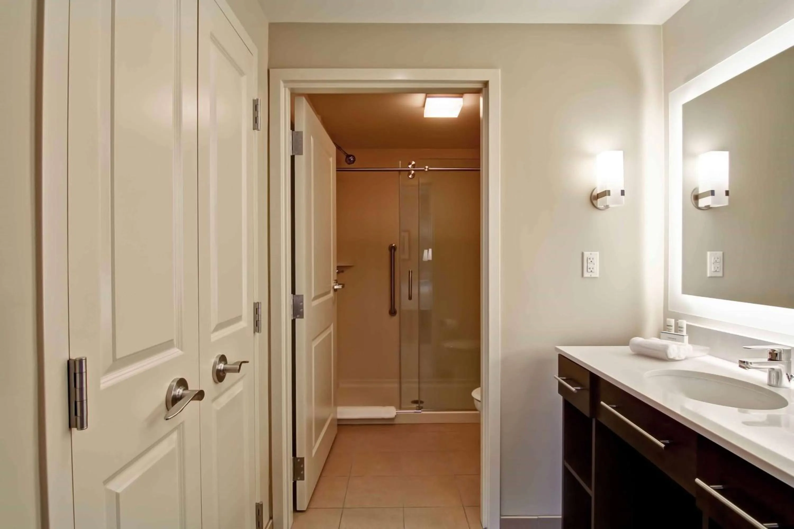 Bathroom in Homewood Suites by Hilton Seattle-Issaquah