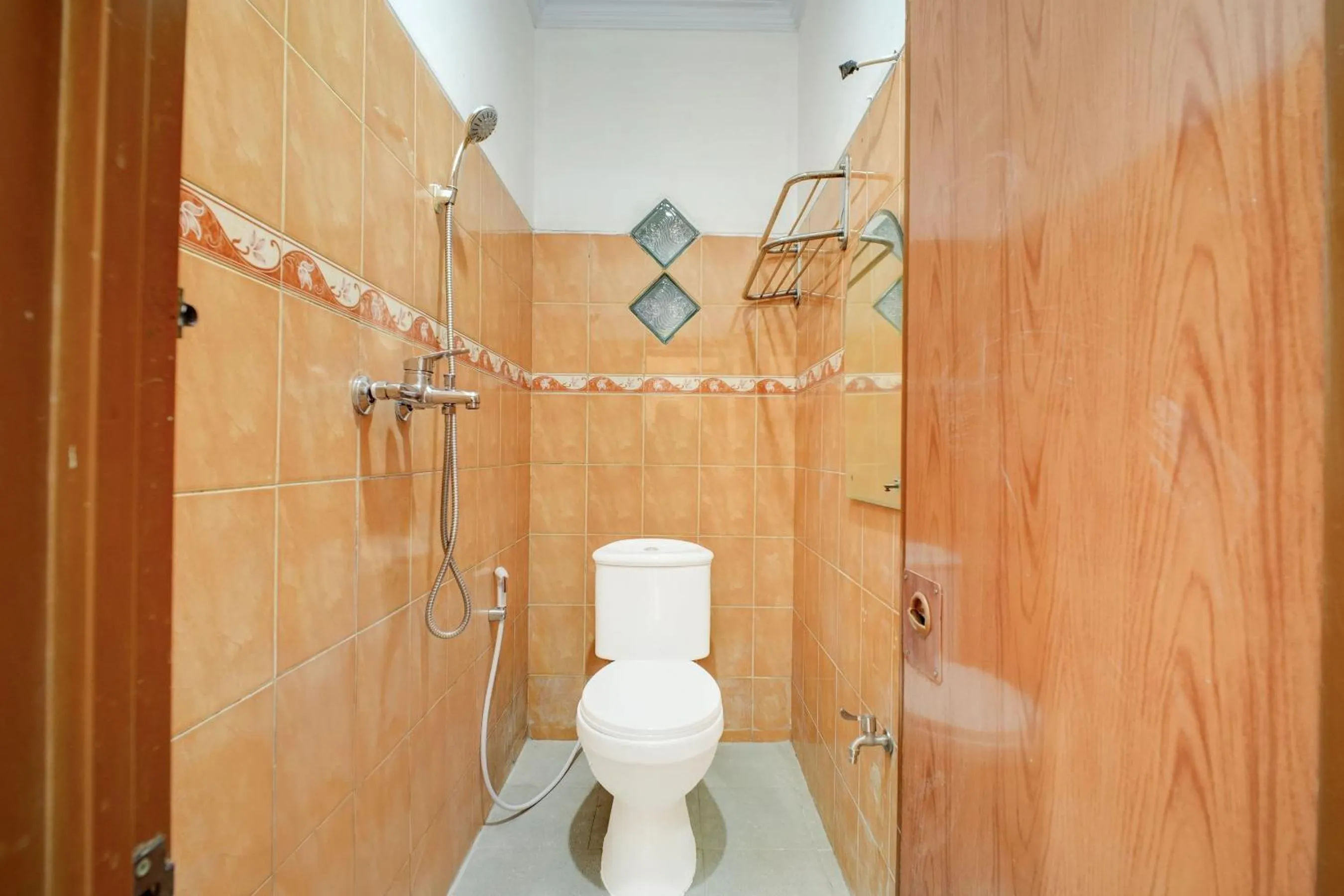 Bathroom in Hotel O Depok near Bhayangkara BRIMOB Hospital Formerly Hotel Mutiara Kelapa Dua Depok