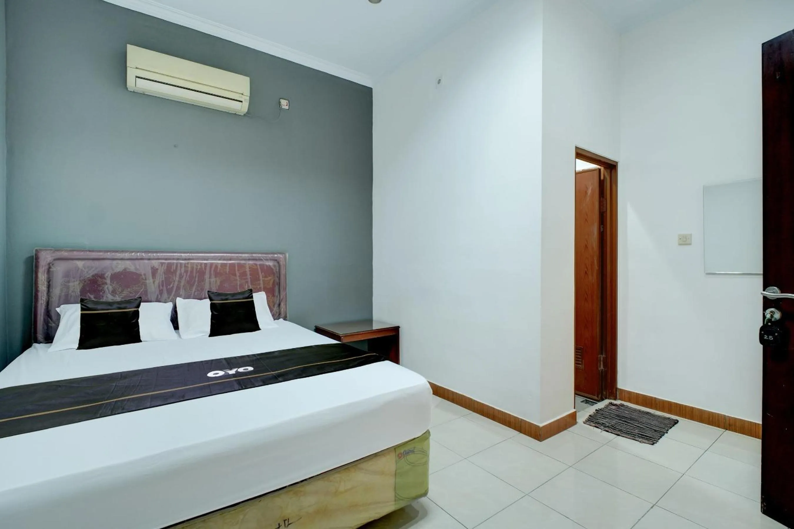 Photo of the whole room, Bed in Hotel O Depok near Bhayangkara BRIMOB Hospital Formerly Hotel Mutiara Kelapa Dua Depok