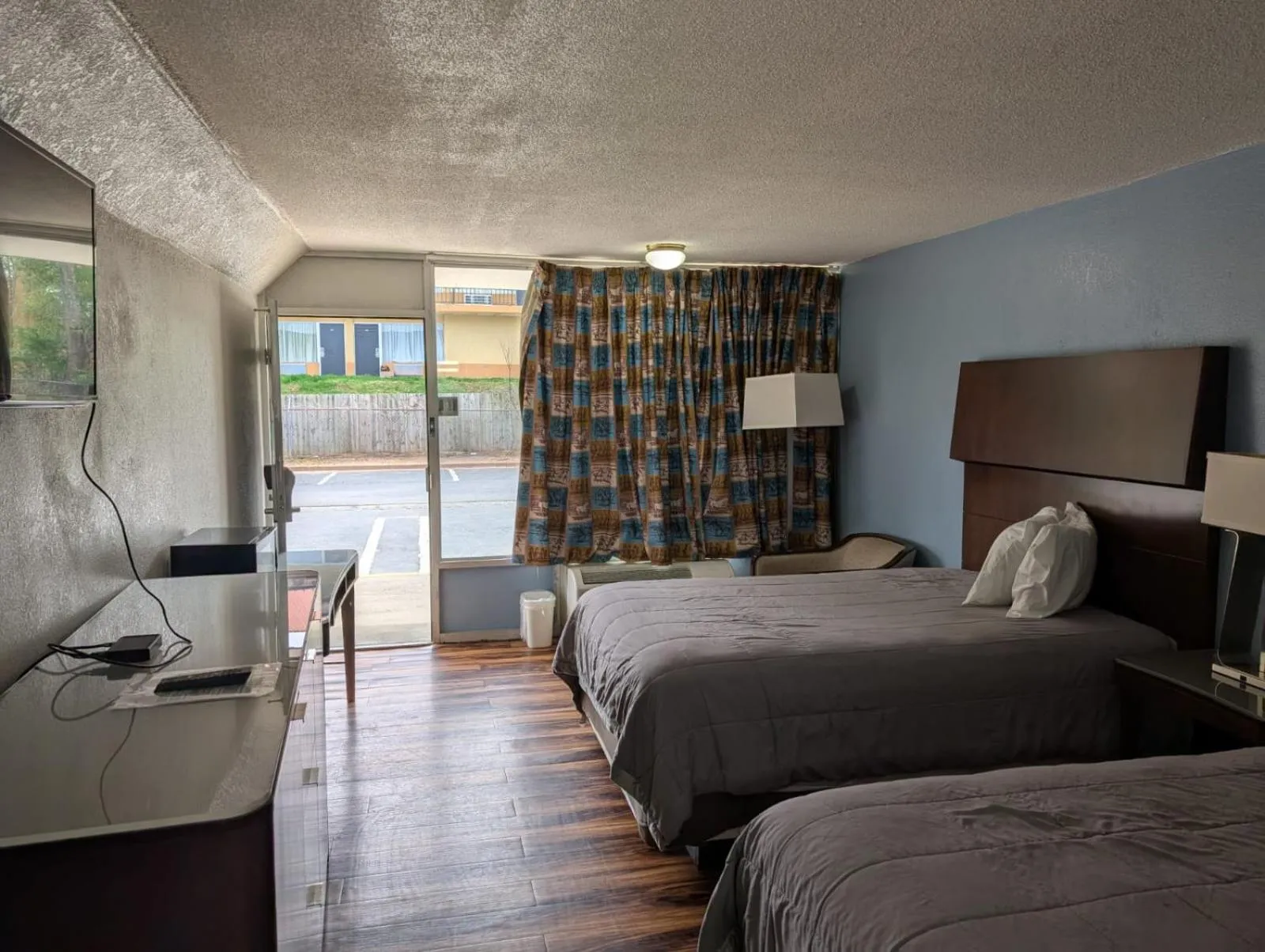 Bedroom, Bed in OYO Hotel Catersville GA