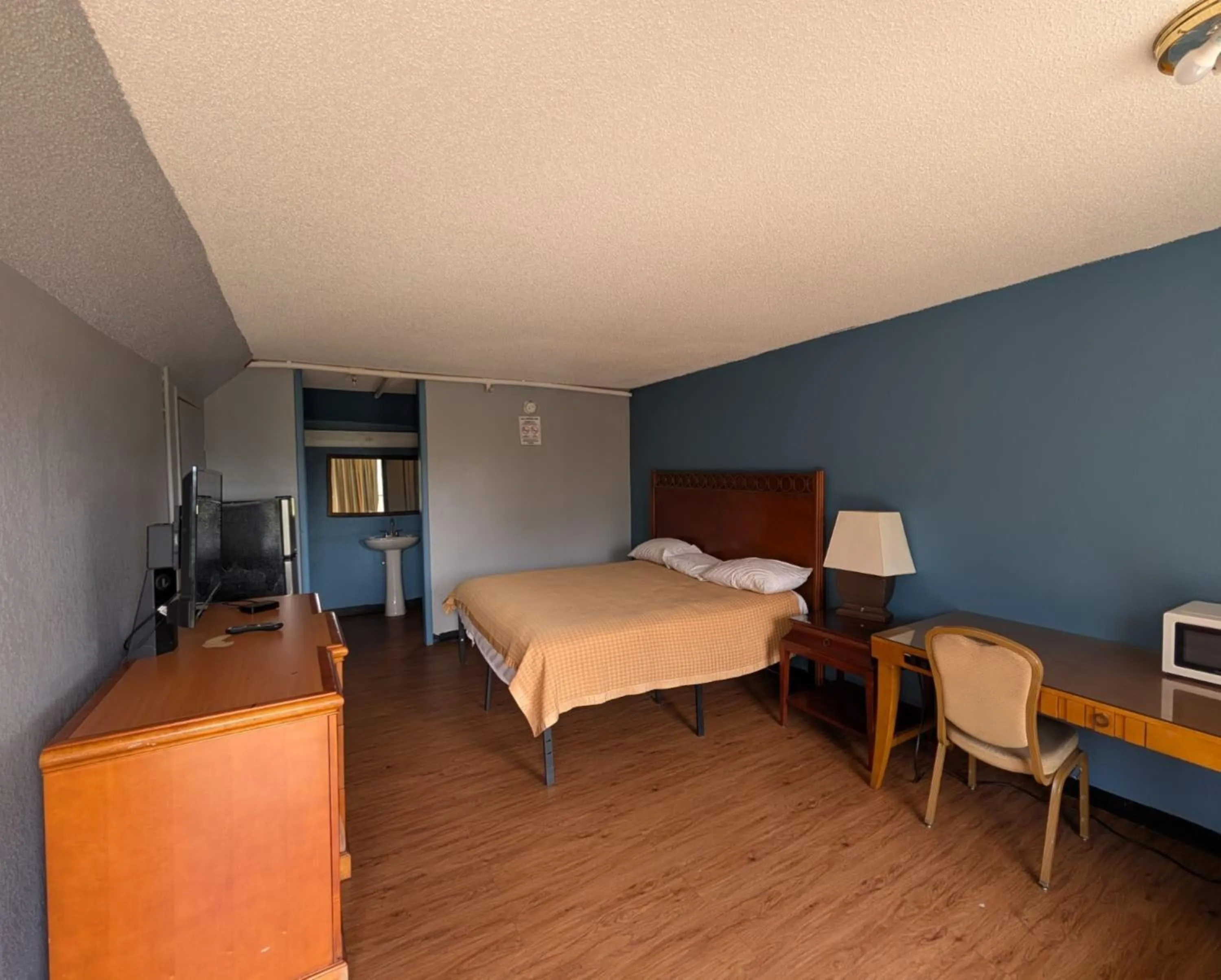 Bedroom, Bed in OYO Hotel Catersville GA