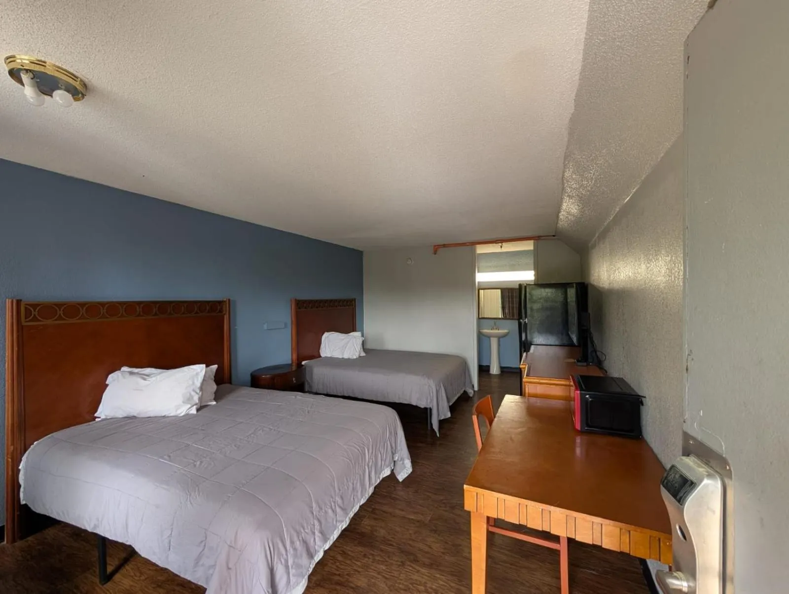 Bedroom, Bed in OYO Hotel Catersville GA