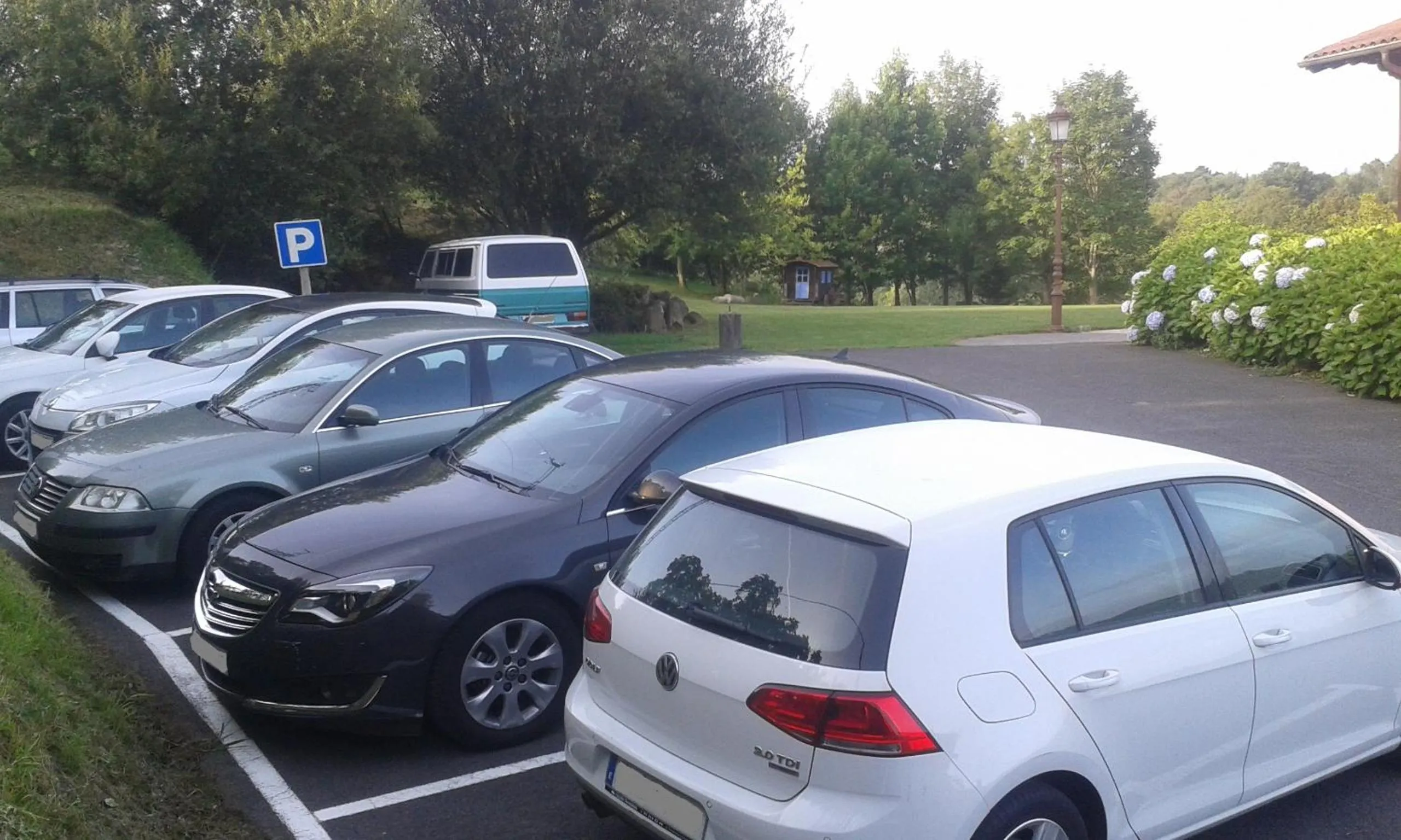 Property building in Kanpoeder - Adults Only