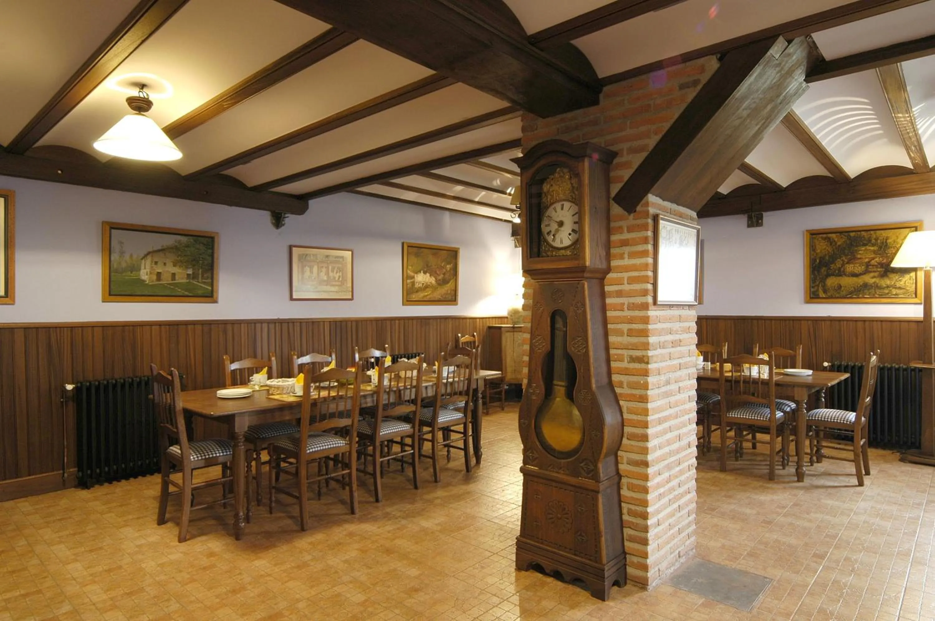 Communal lounge/ TV room in Kanpoeder - Adults Only